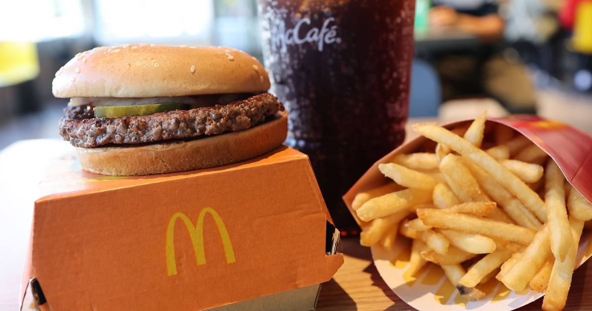 As cebolas do McDonald’s causaram um surto de E. coli que afetou 90 pessoas nos EUA.