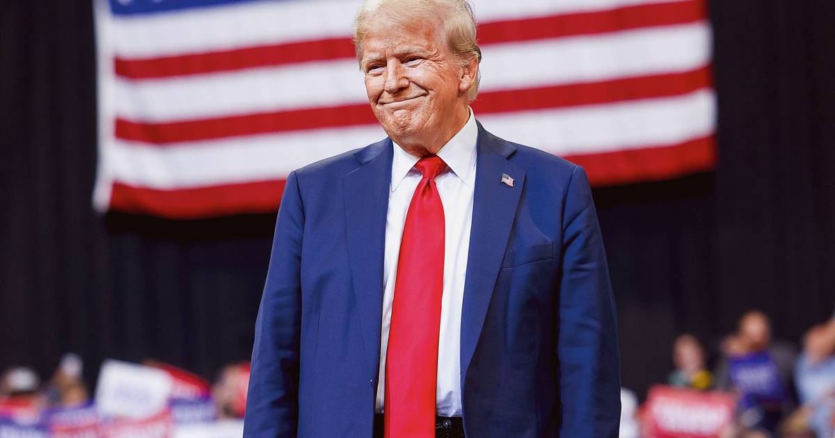 Trump acusa "Washington Post" e apoiando o canal CBS "ilegal" Kamala Harris
