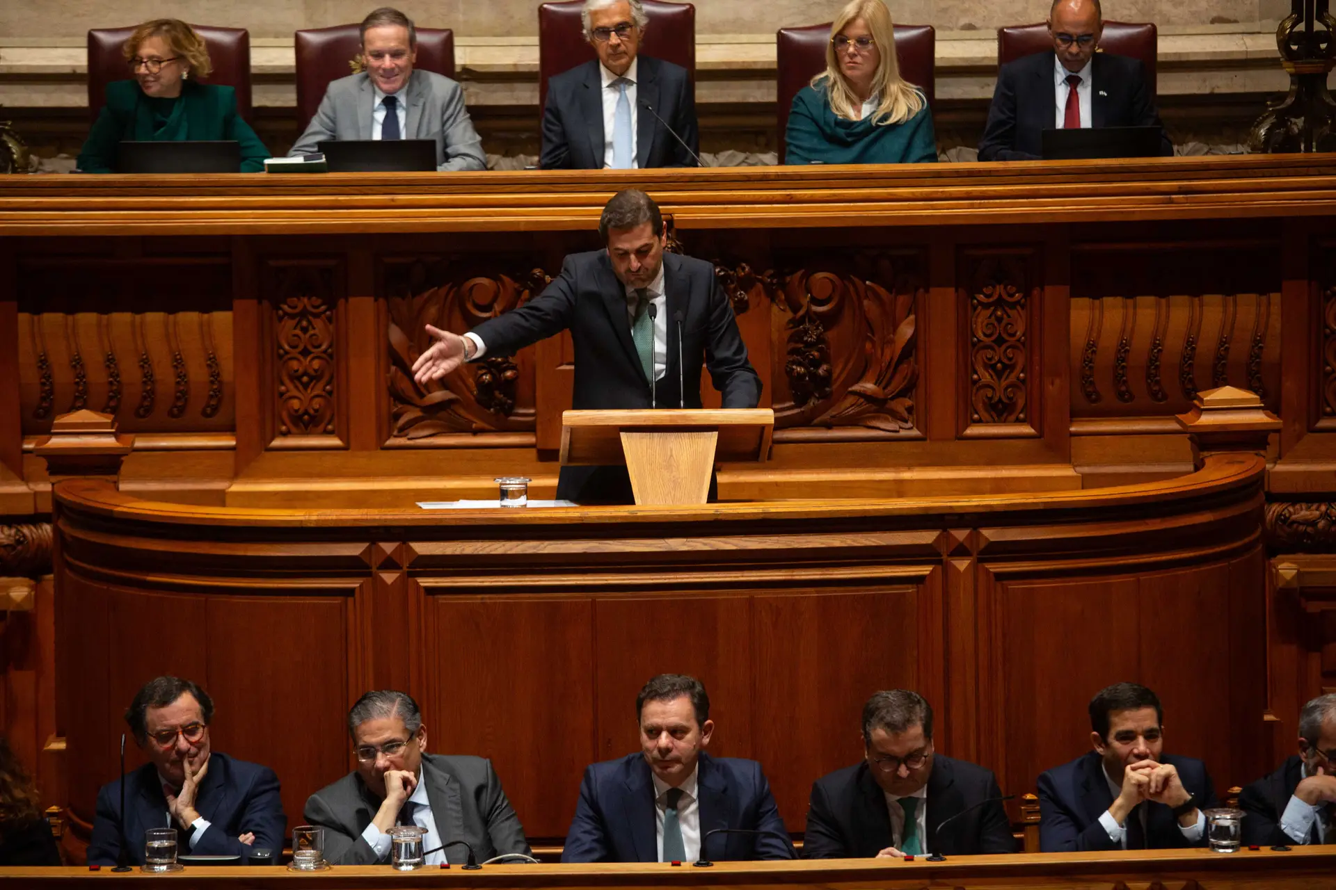 PSD quer acabar com o corte nos salários dos políticos