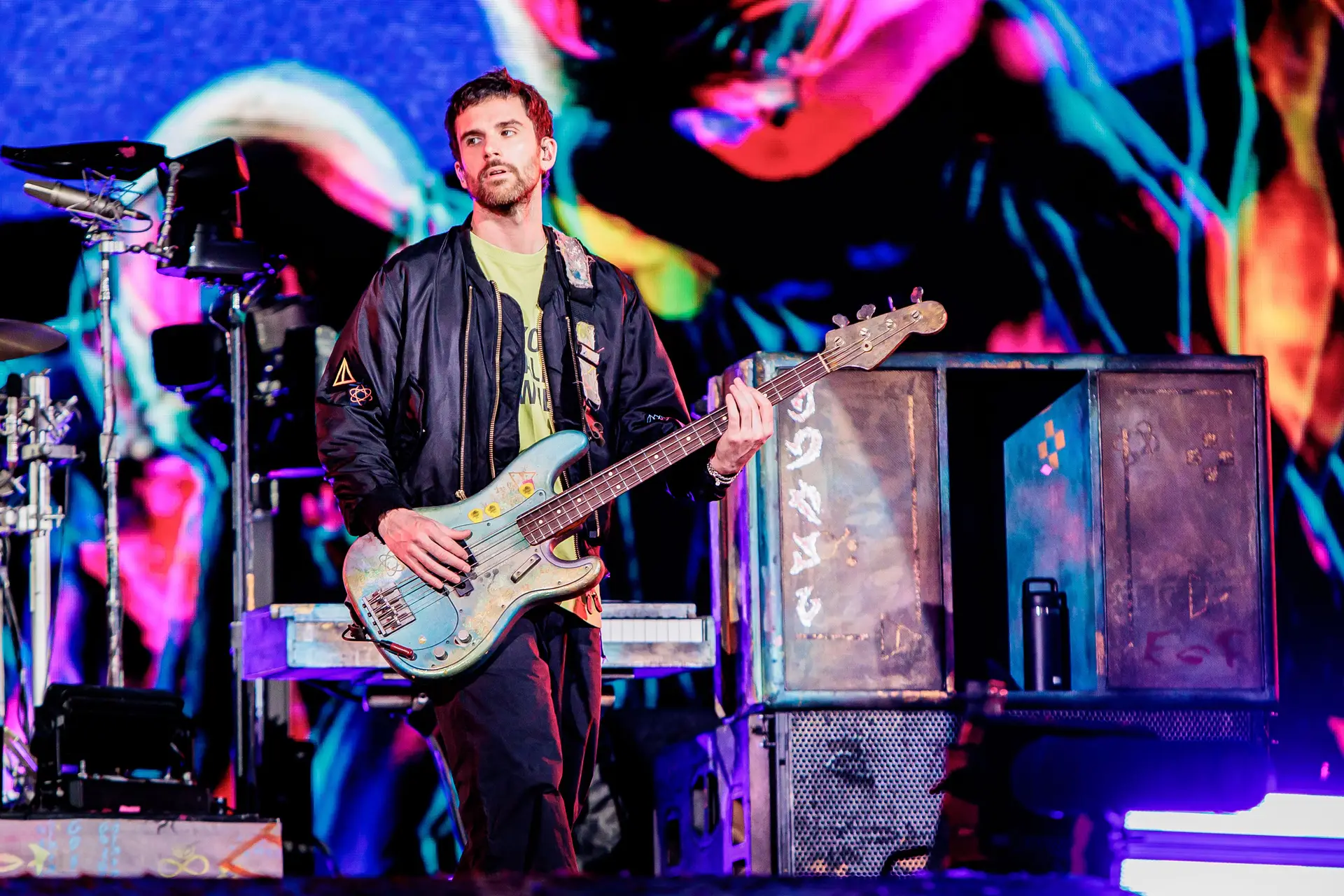 “O nosso baixista está muito doente e não pode tocar”: Coldplay dão o primeiro concerto de sempre sem Guy Berryman