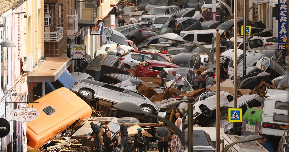 O número de mortes por inundações em Espanha ascende a 205