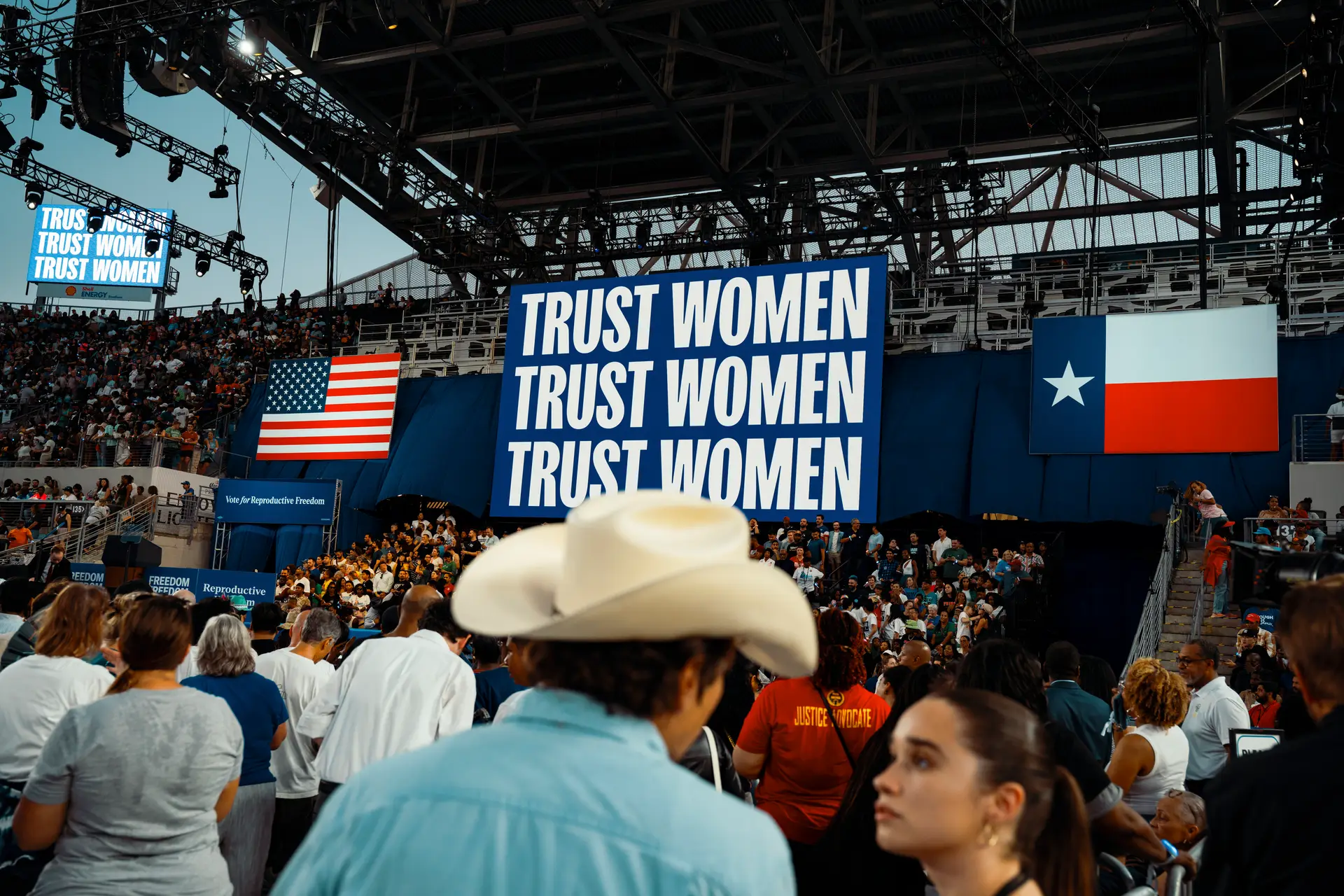 Comício de Kamala Harris focado em direitos das mulheres juntou dezenas de milhares de pessoas no Texas