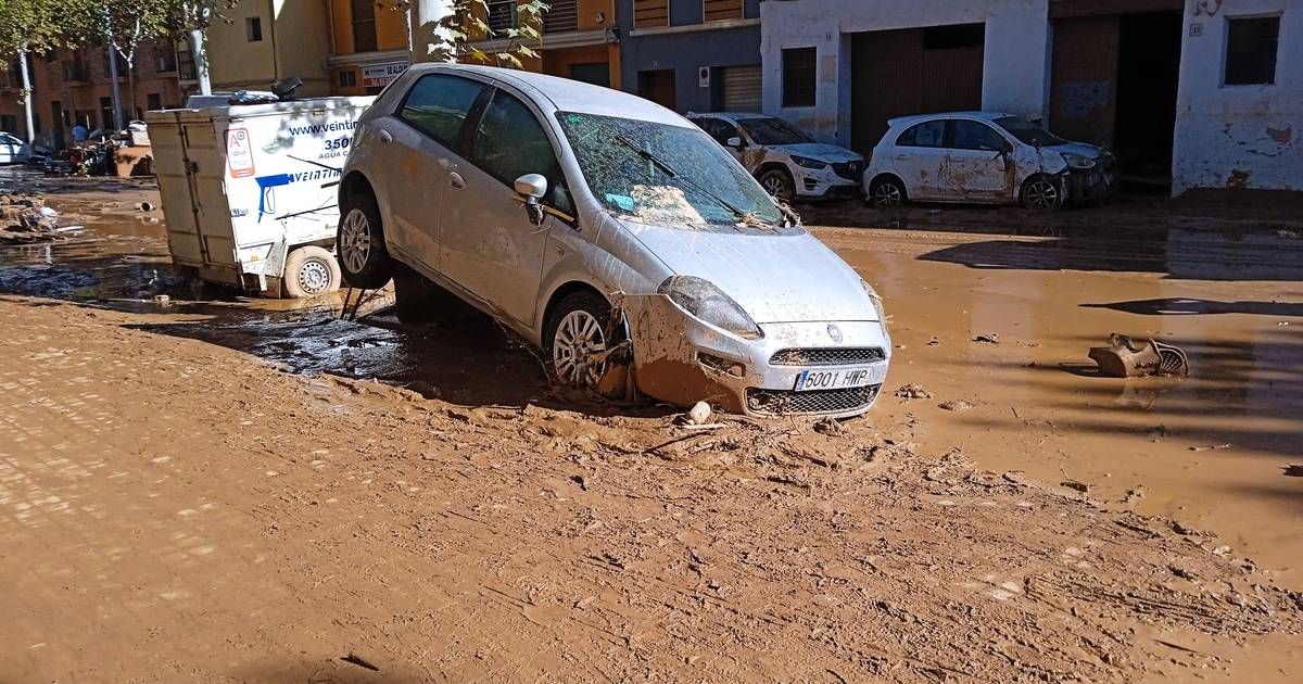 Inundações em Espanha: Mulher resgatada com vida após três dias presa num carro