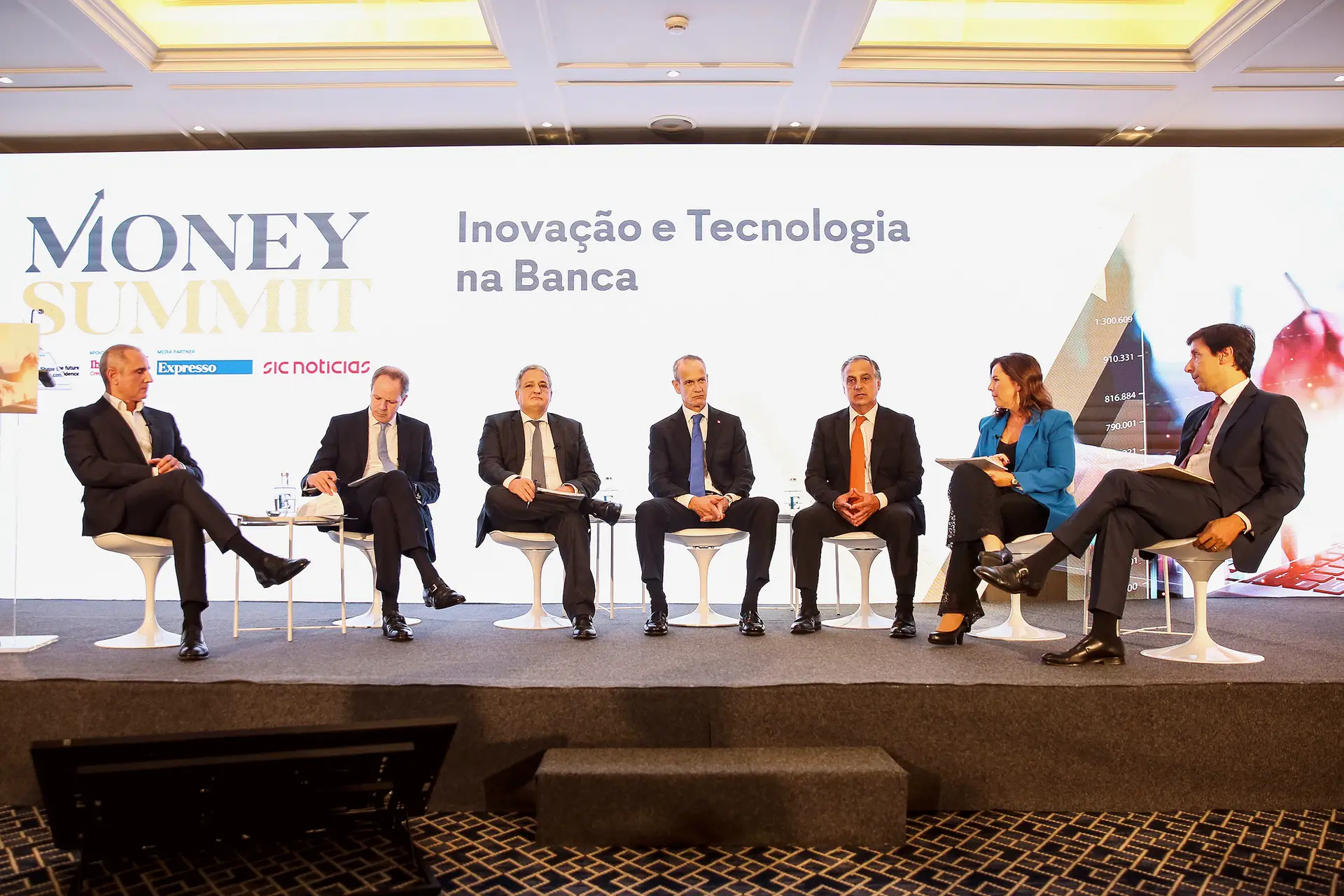 Banca queixa-se de regulação excessiva e dos custos que esta implica, Governo promete equilibrar. IA vai aumentar a produtividade