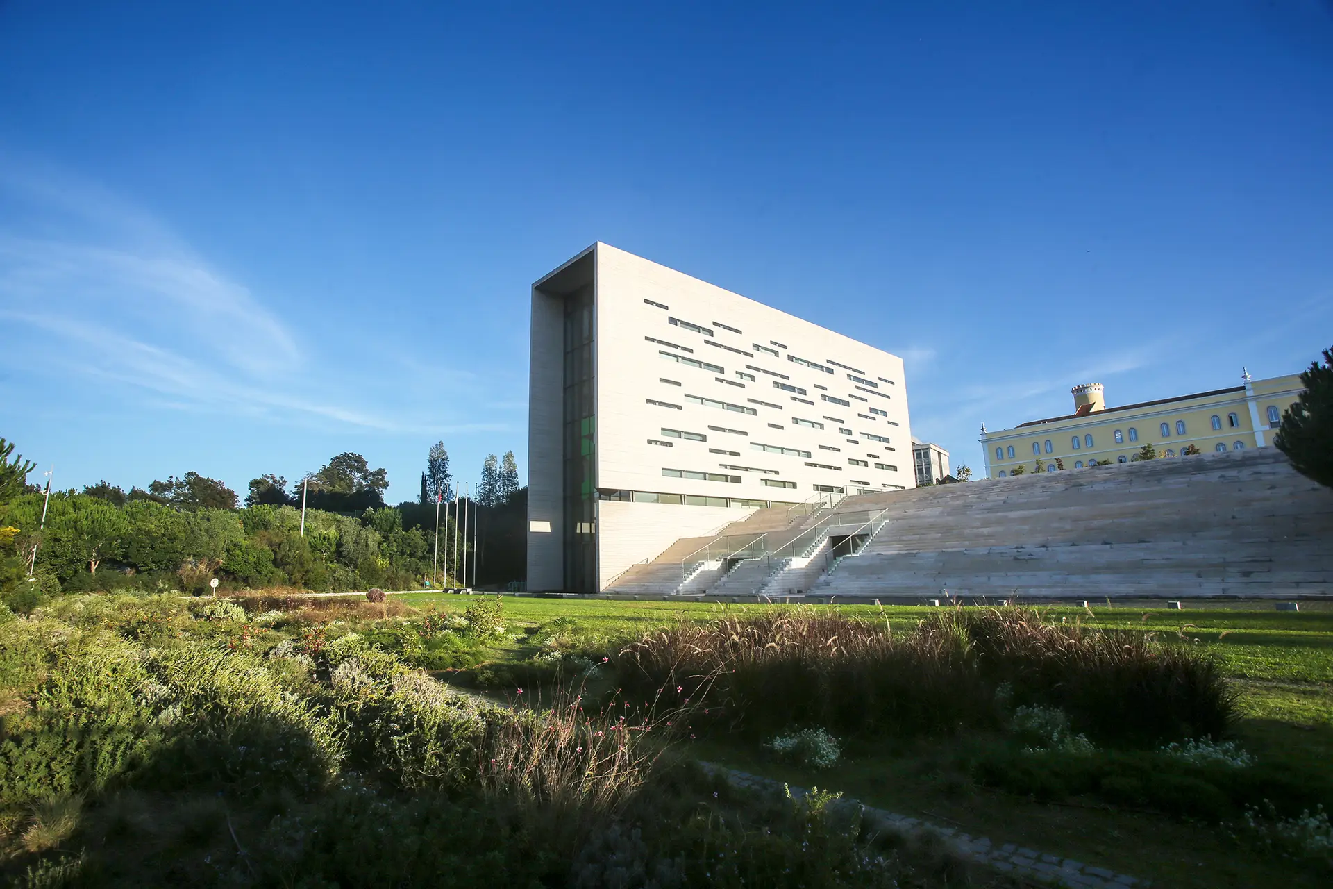 Reitoria da Universidade Nova de Lisboa, Aires Mateus e Associados (2002) 