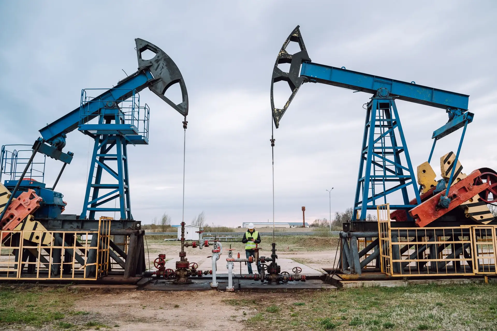 "Mercados às escuras com o que aí vem": Bolsas reagem de forma tímida no dia em que o petróleo chegou a máximos de cinco meses