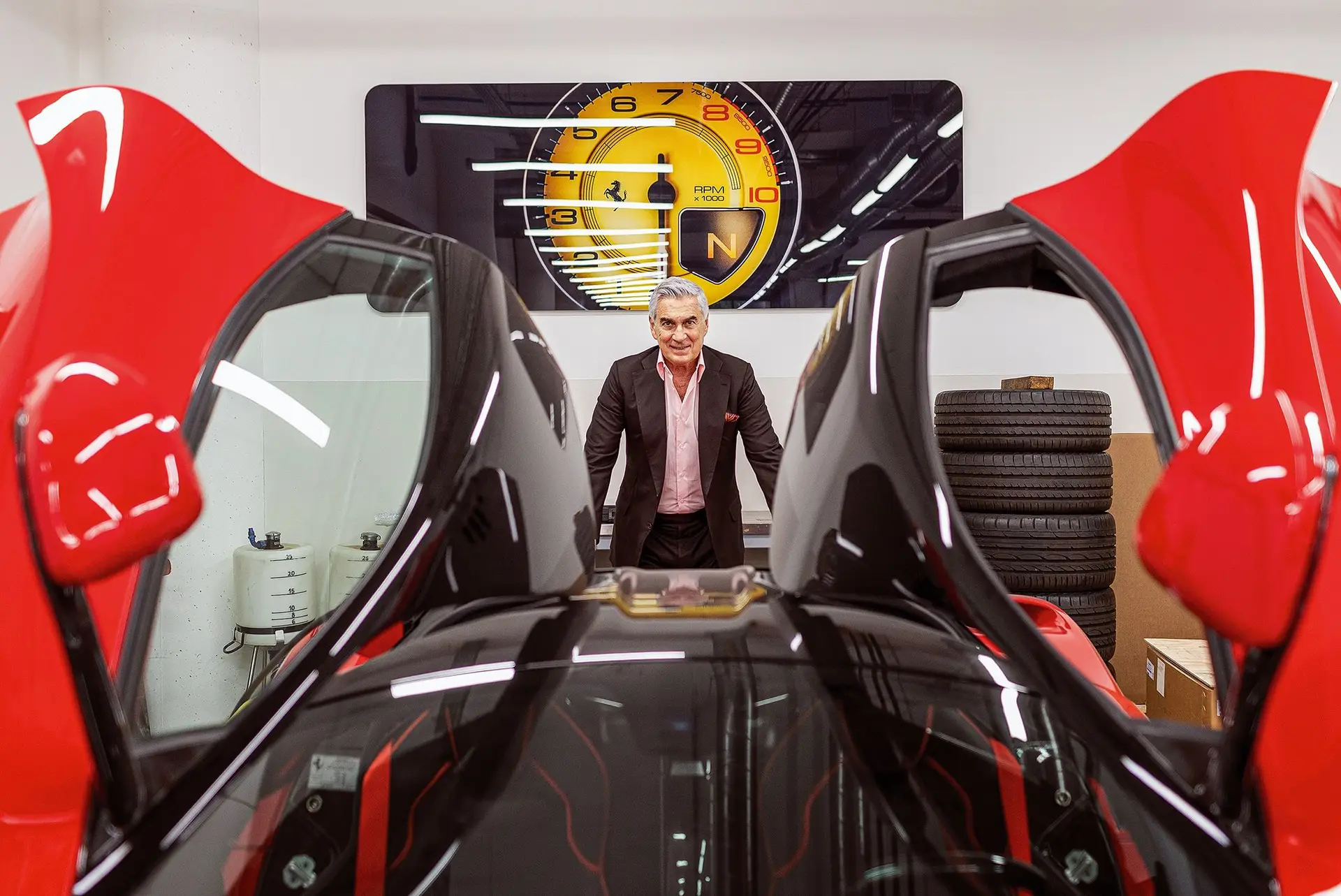 O melhor vendedor de Ferraris do mundo é português