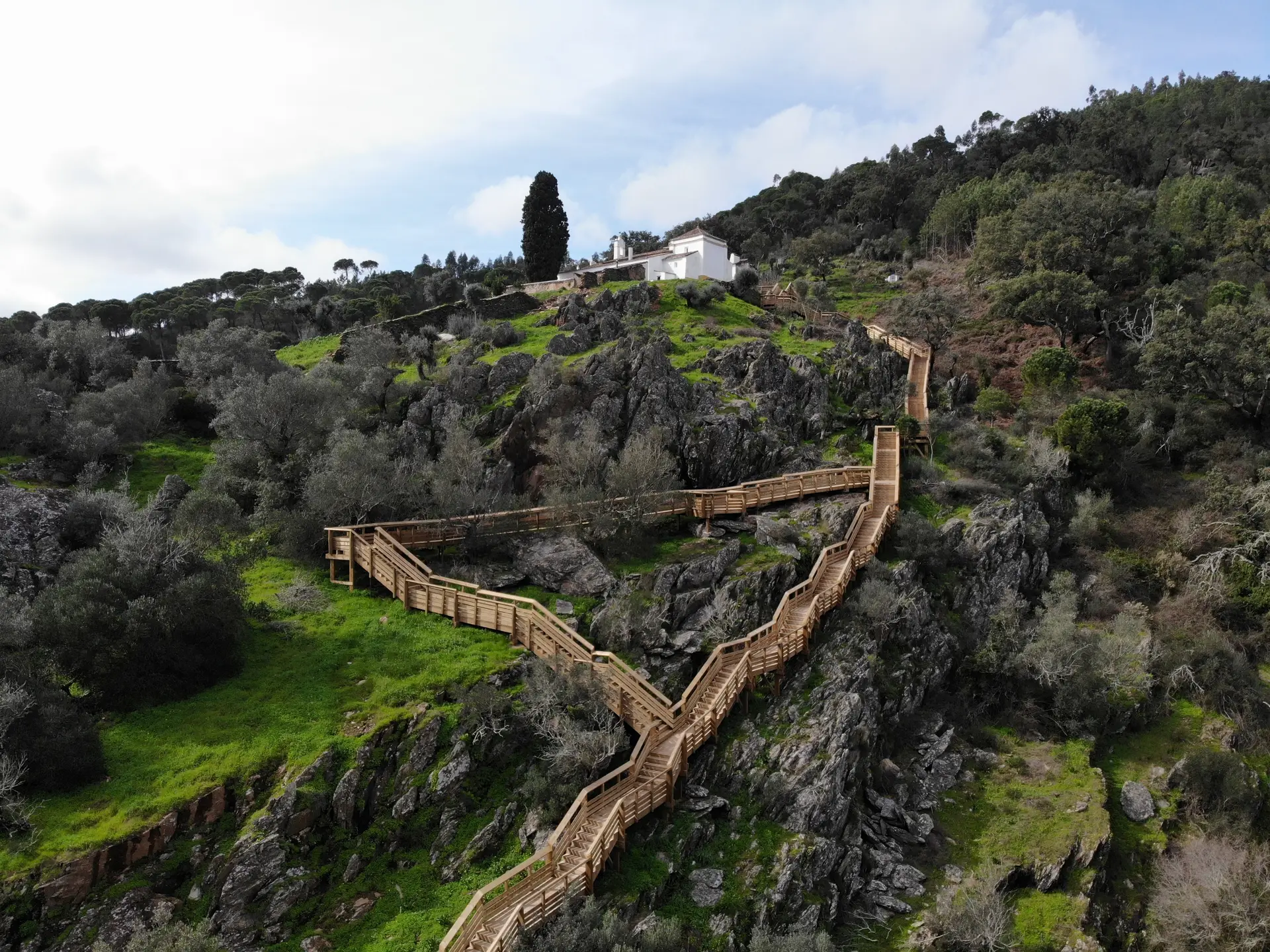 Paisagem, tradições e gastronomia para descobrir na região da serra d’Ossa, “Cidade do Vinho 2025”