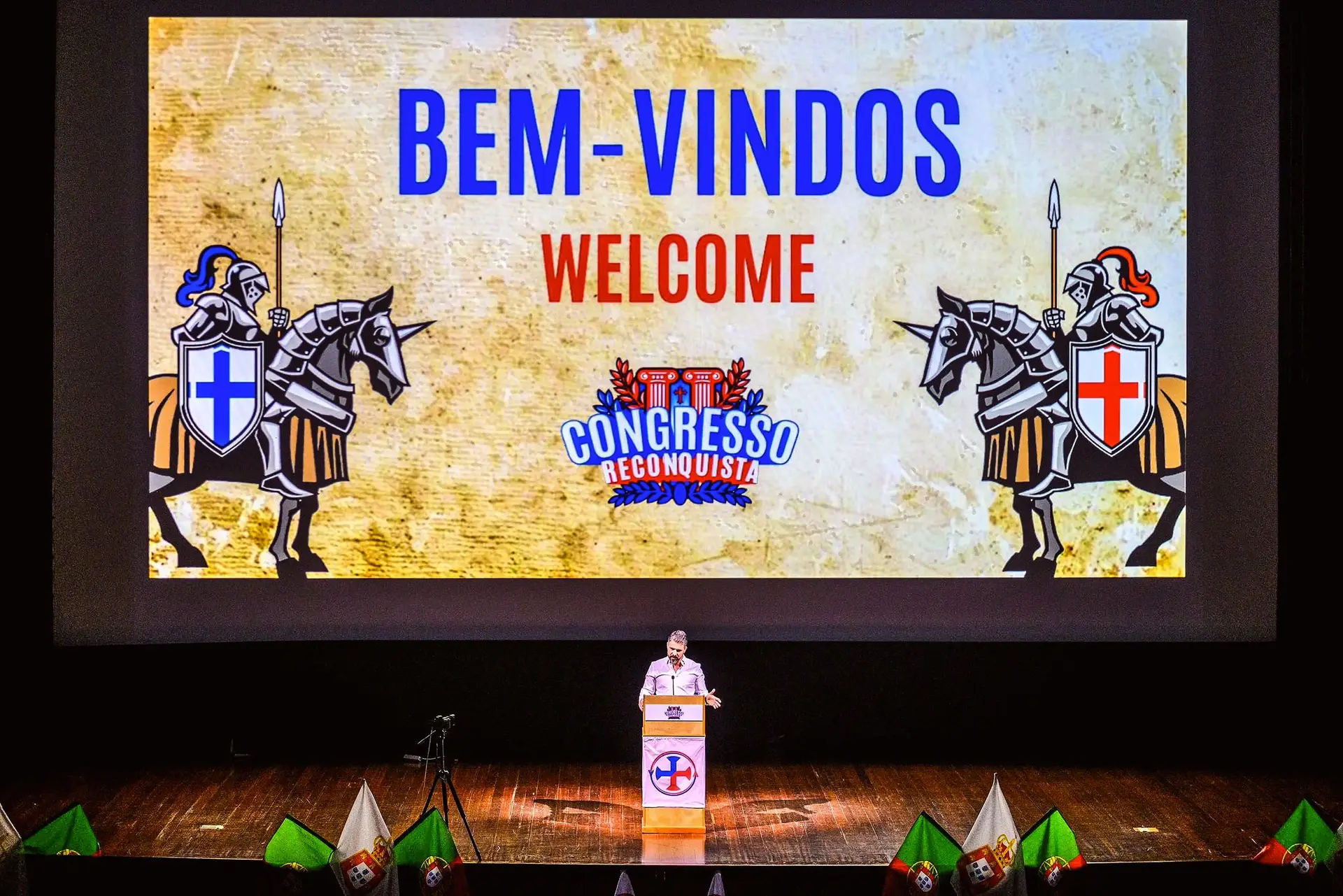 O II Congresso Reconquista foi divulgado através das redes sociais, onde o grupo dava conta da presença de alguns militantes de extrema-direita da Europa. Estes neonazis defendem que as “famílias não tradicionais” são uma “aberração”