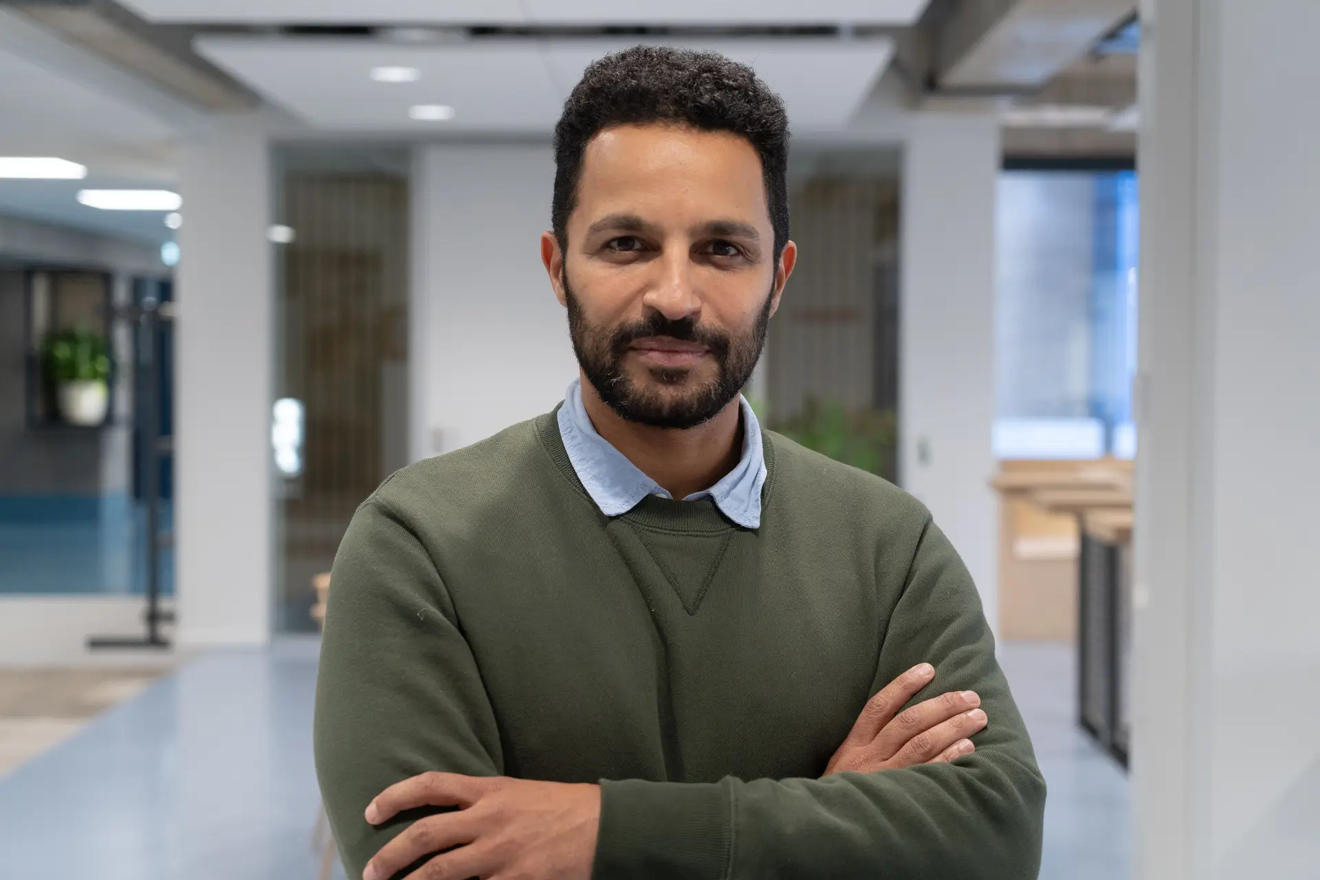 Javid Abdelmoneim, médico britânico com família sudanesa e iraniana que já esteve em mais de 80 países como médico humanitário