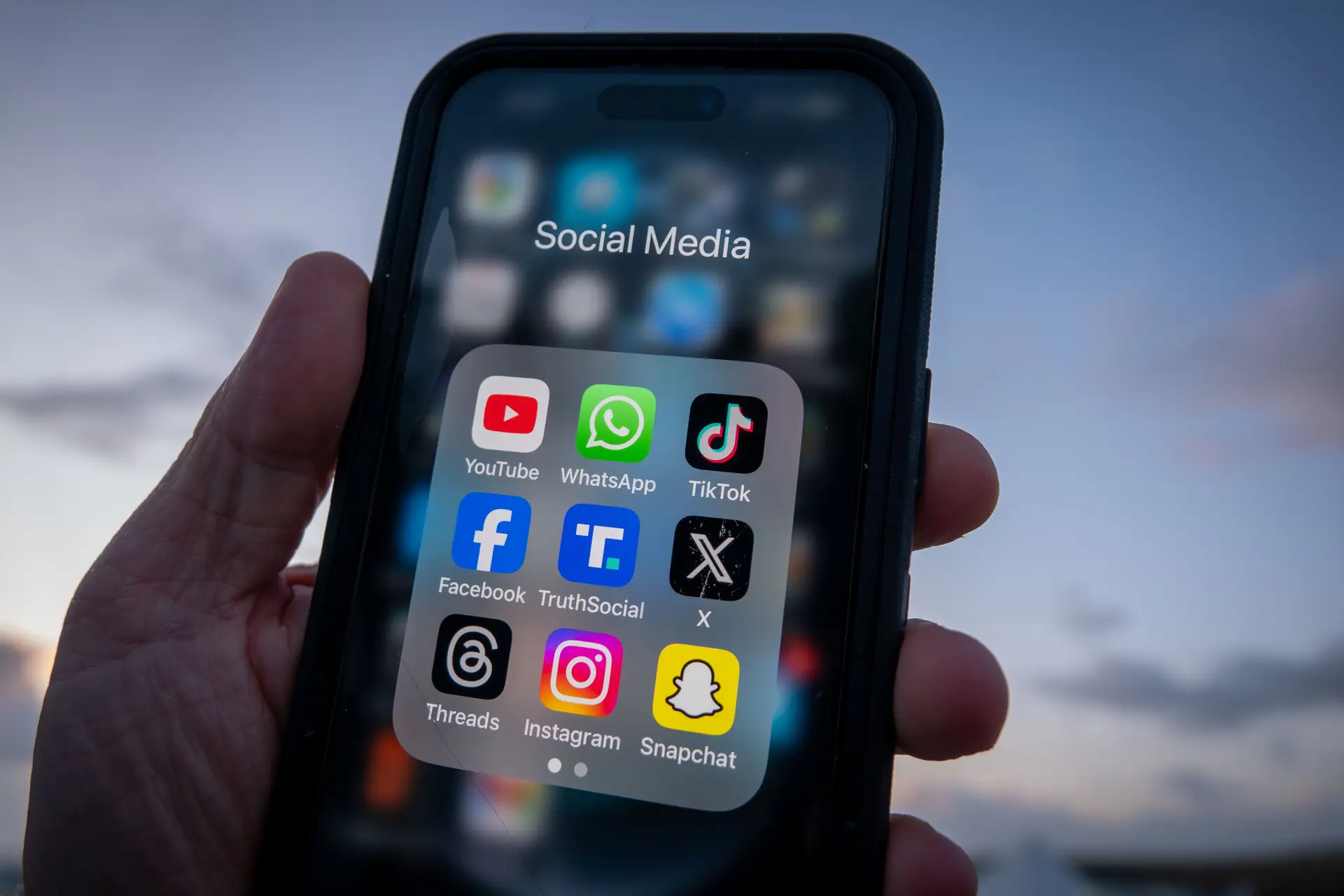 Apagão: Onda de desinformação sobre suposto "ataque russo" inunda redes sociais