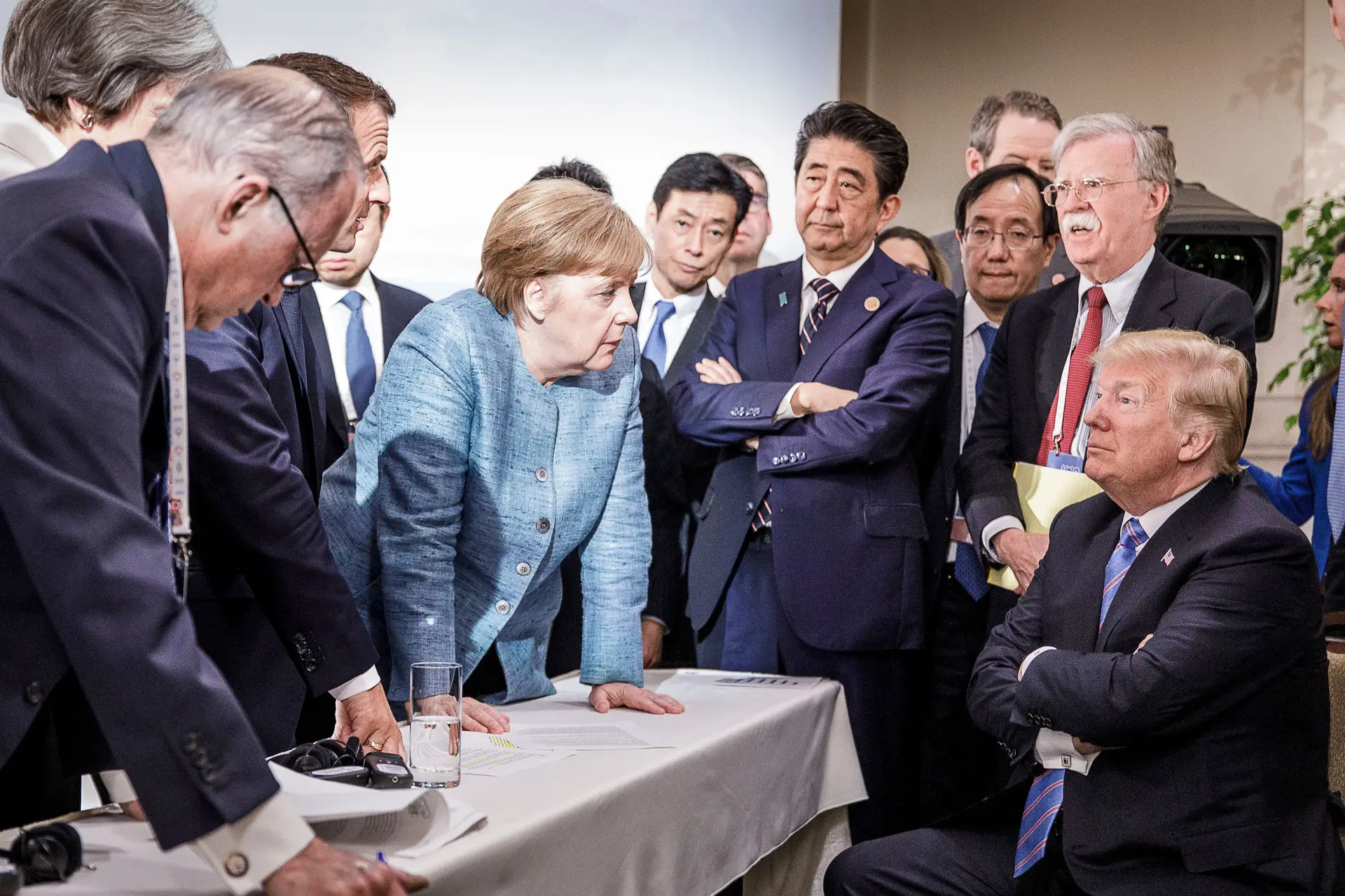 Memórias de Angela Merkel: "líderes com tendências autocráticas e ditatoriais exerciam sobre ele [Trump] um certo fascínio"
