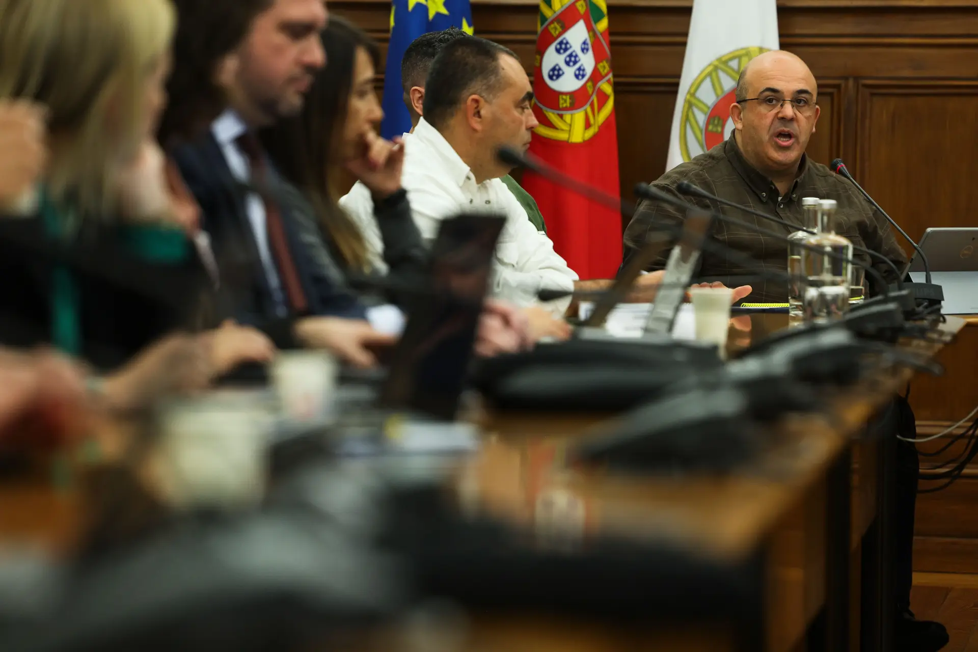 Trabalhadores do INEM já fizeram 28 mil horas extra este ano. E querem deixar de fazer transporte de utentes entre hospitais