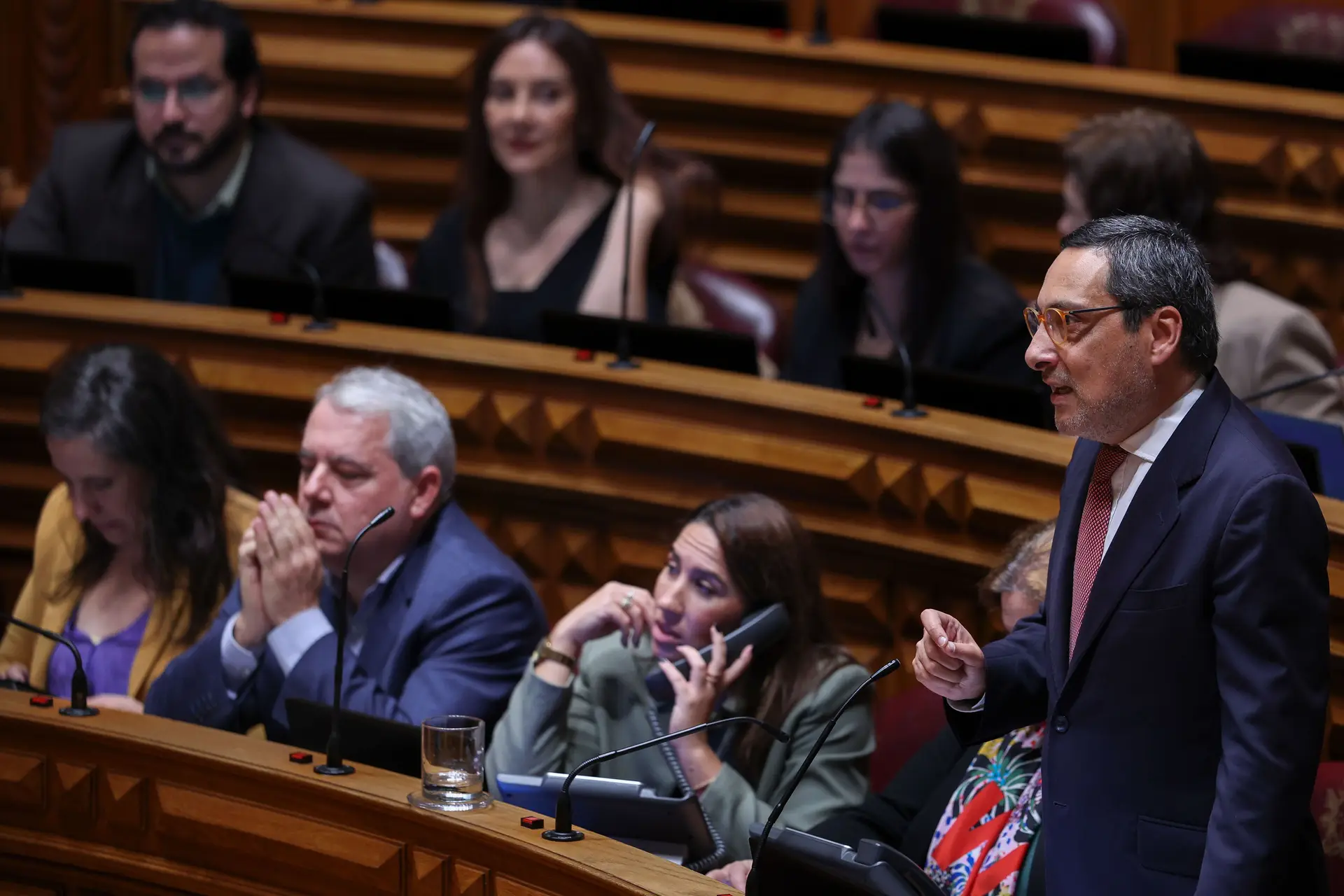 Habitação, educação, saúde e desporto: oposição acusa Governo de "manipulação" e mentira