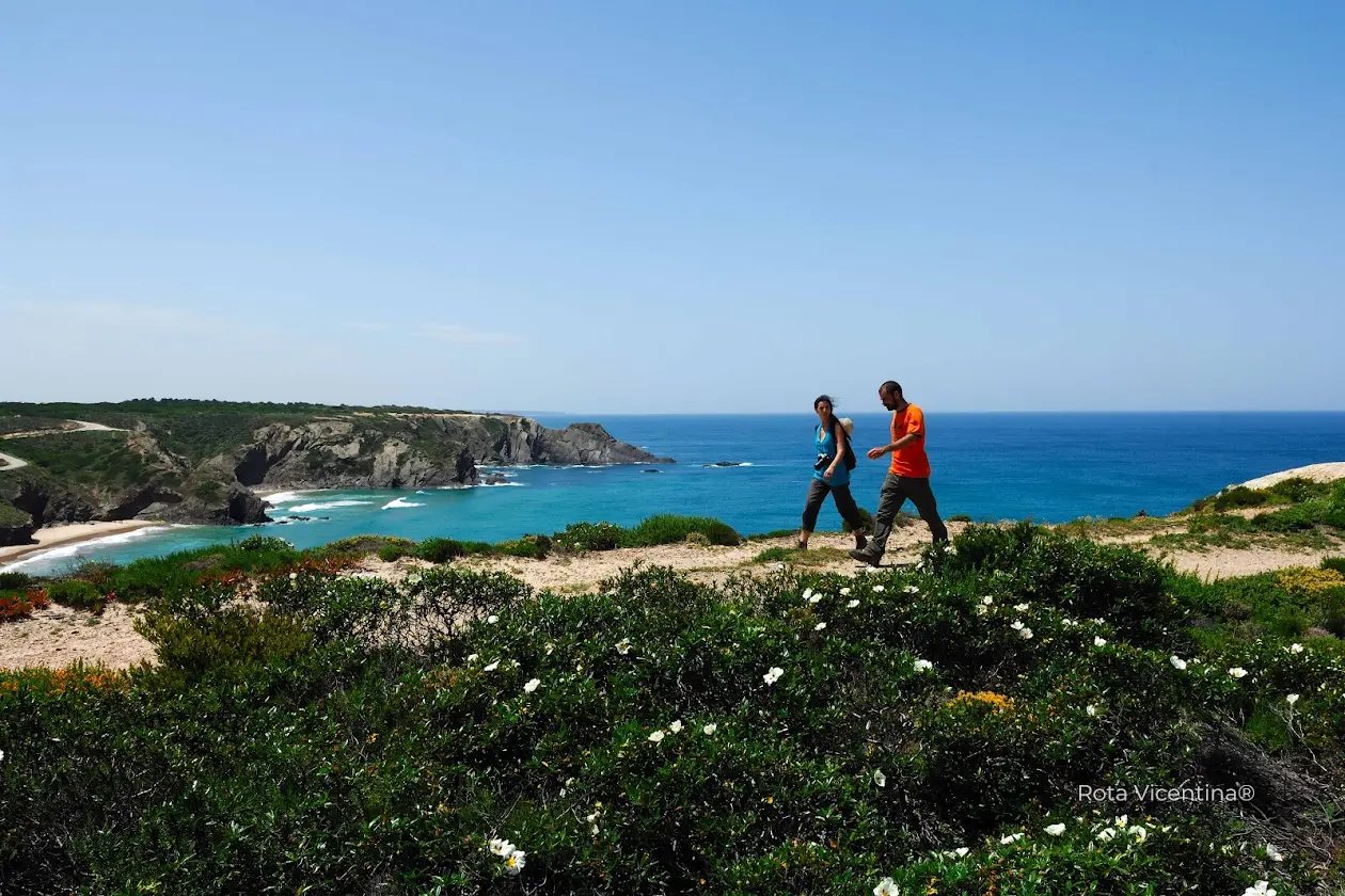 Em Porto Covo é tempo de fazer surf, passear a cavalo e provar sabores do mar