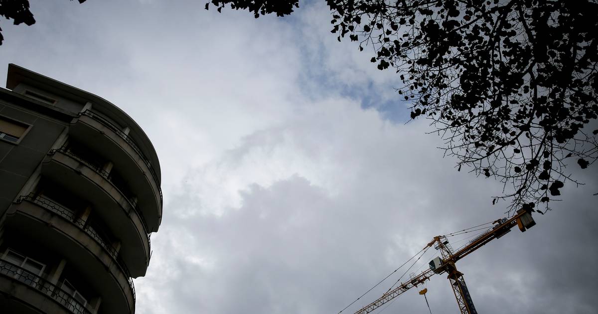 Falta mão-de-obra em Portugal para construir e esta pode ser uma das razões para escassez de habitação, diz ministro