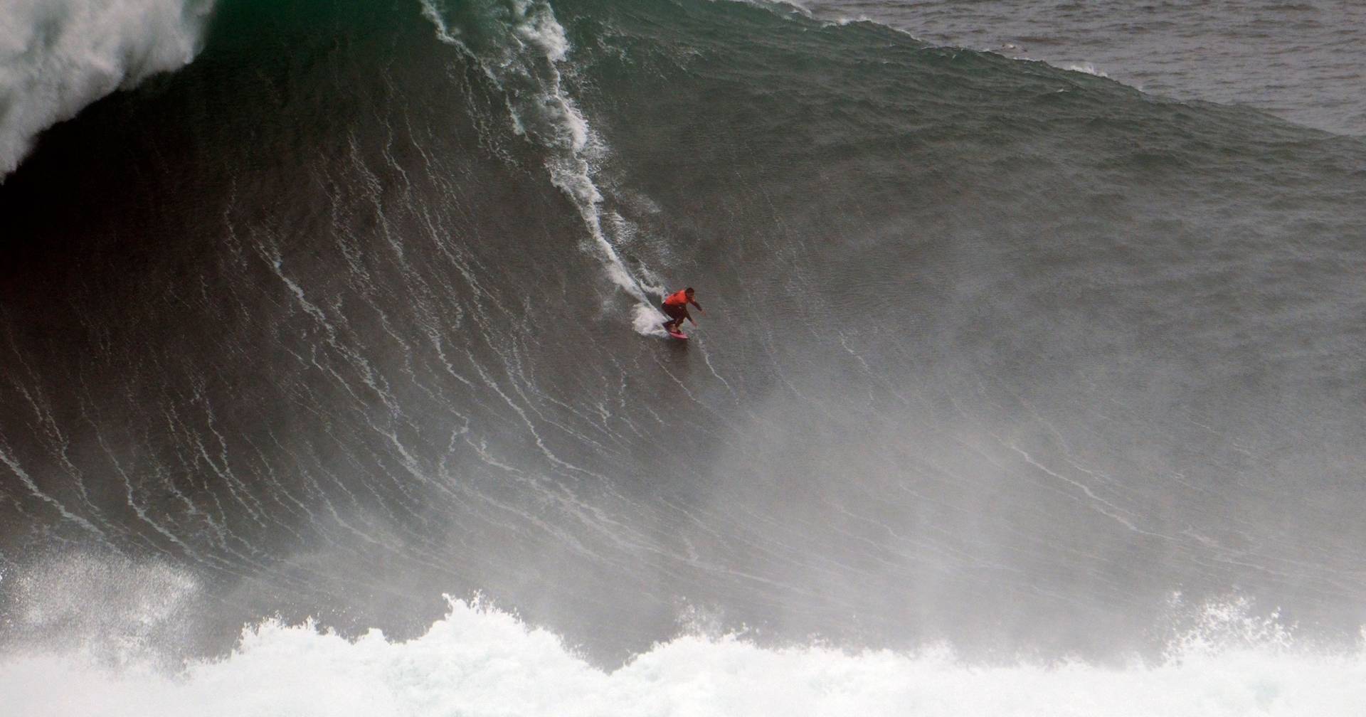 Surf e ciência: português cria sistema para medir ondas gigantes - Expresso