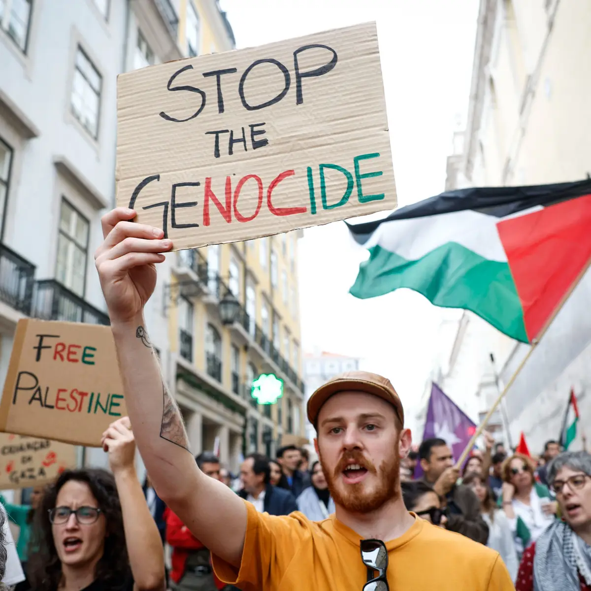 Dezenas de pessoas manifestam-se em Lisboa pela libertação da Palestina -  Expresso