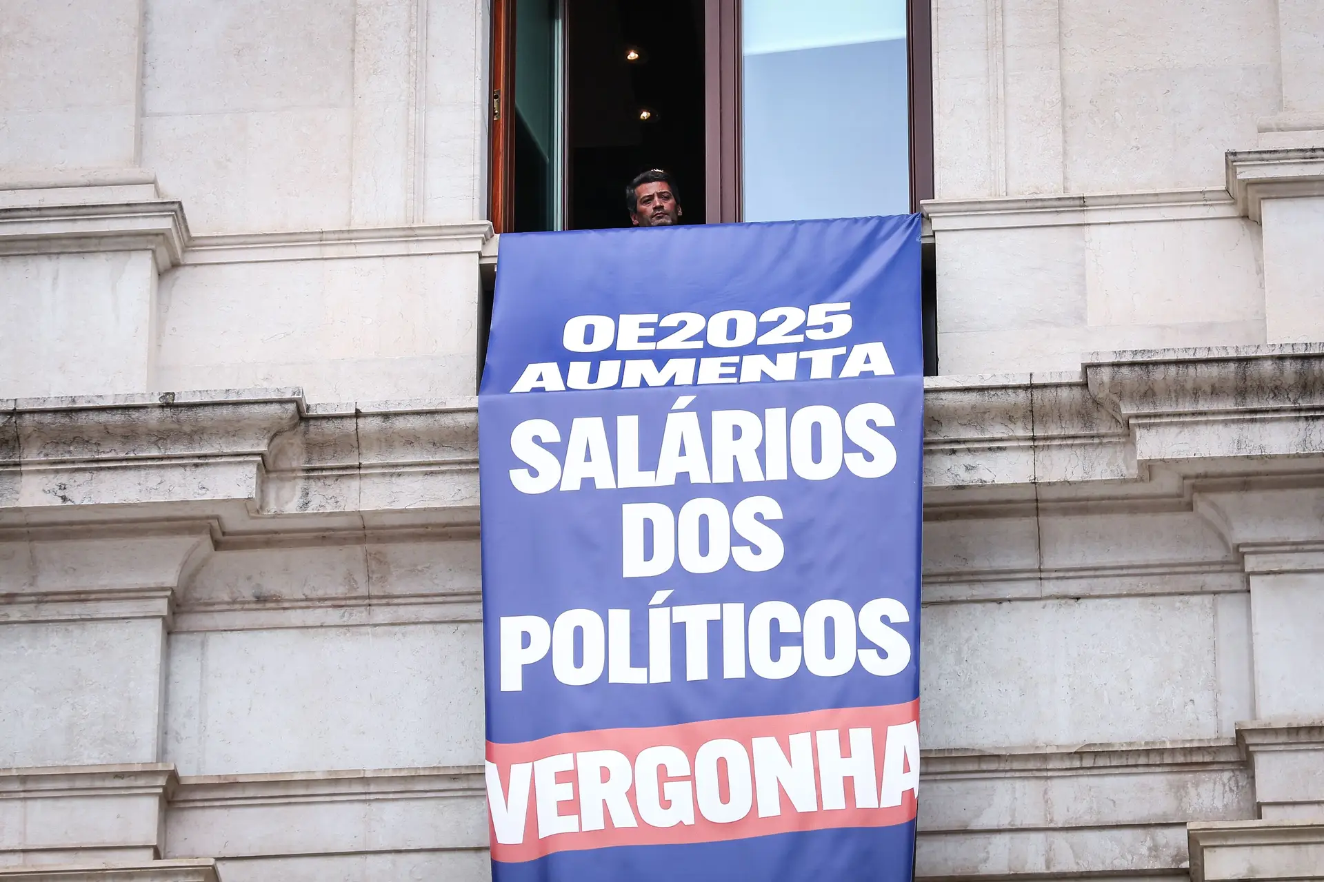 Ventura assume responsabilidade por pendões na AR e diz desconhecer queixa na justiça