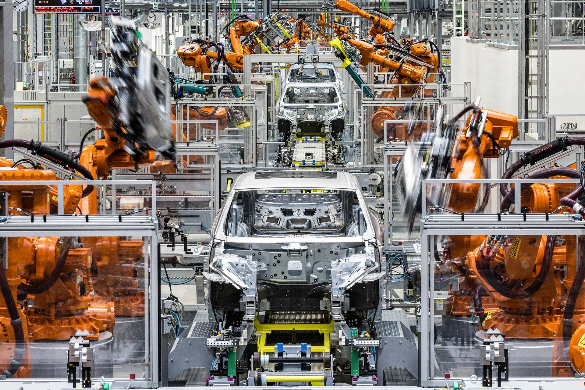 “Ou Bruxelas agiliza algumas regras, ou deixamos de produzir carros a combustão”, diz vice-presidente do grupo Renault para a regulação