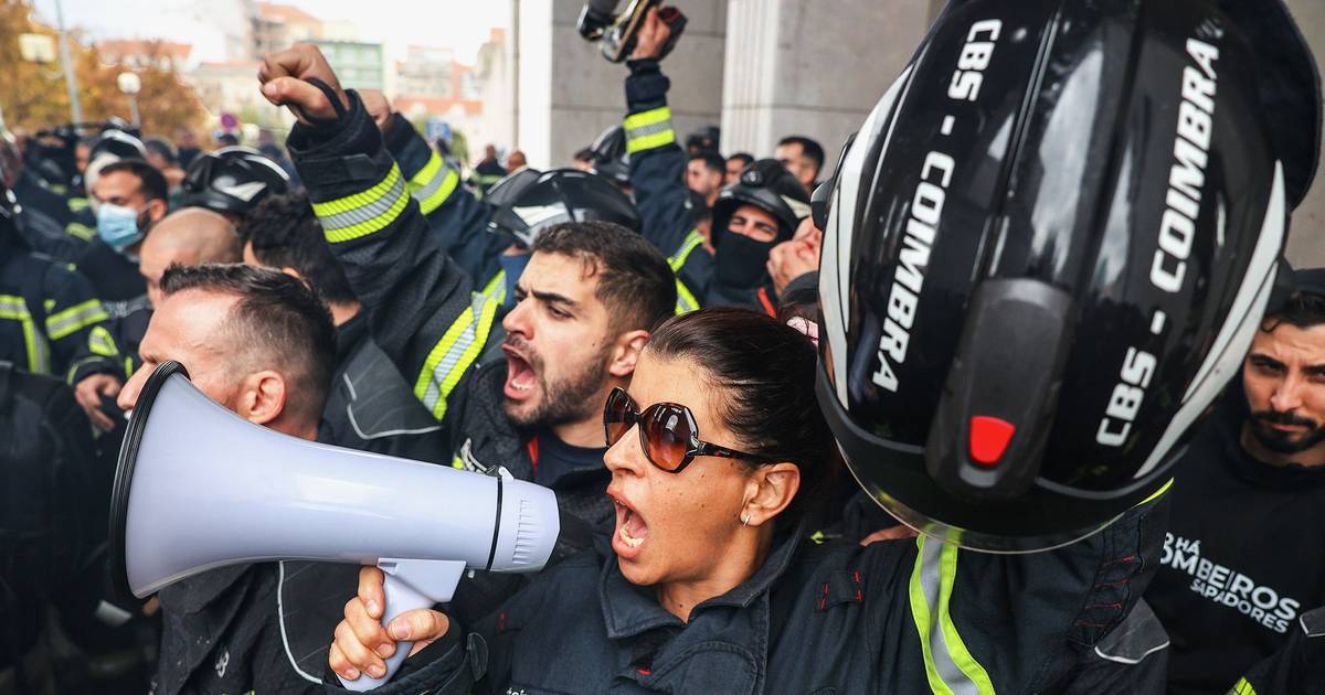 Bombeiros Sapadores de Lisboa em greve a partir desta segunda-feira por melhores condições