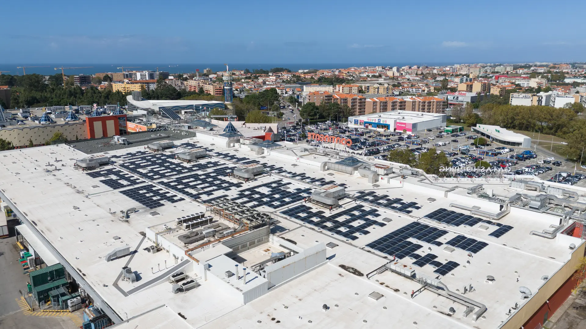 O GaiaShopping é um dos centros comerciais geridos pela Sonae Sierra e terá painéis fotovoltaicos para reduzir a sua pegada carbónica 