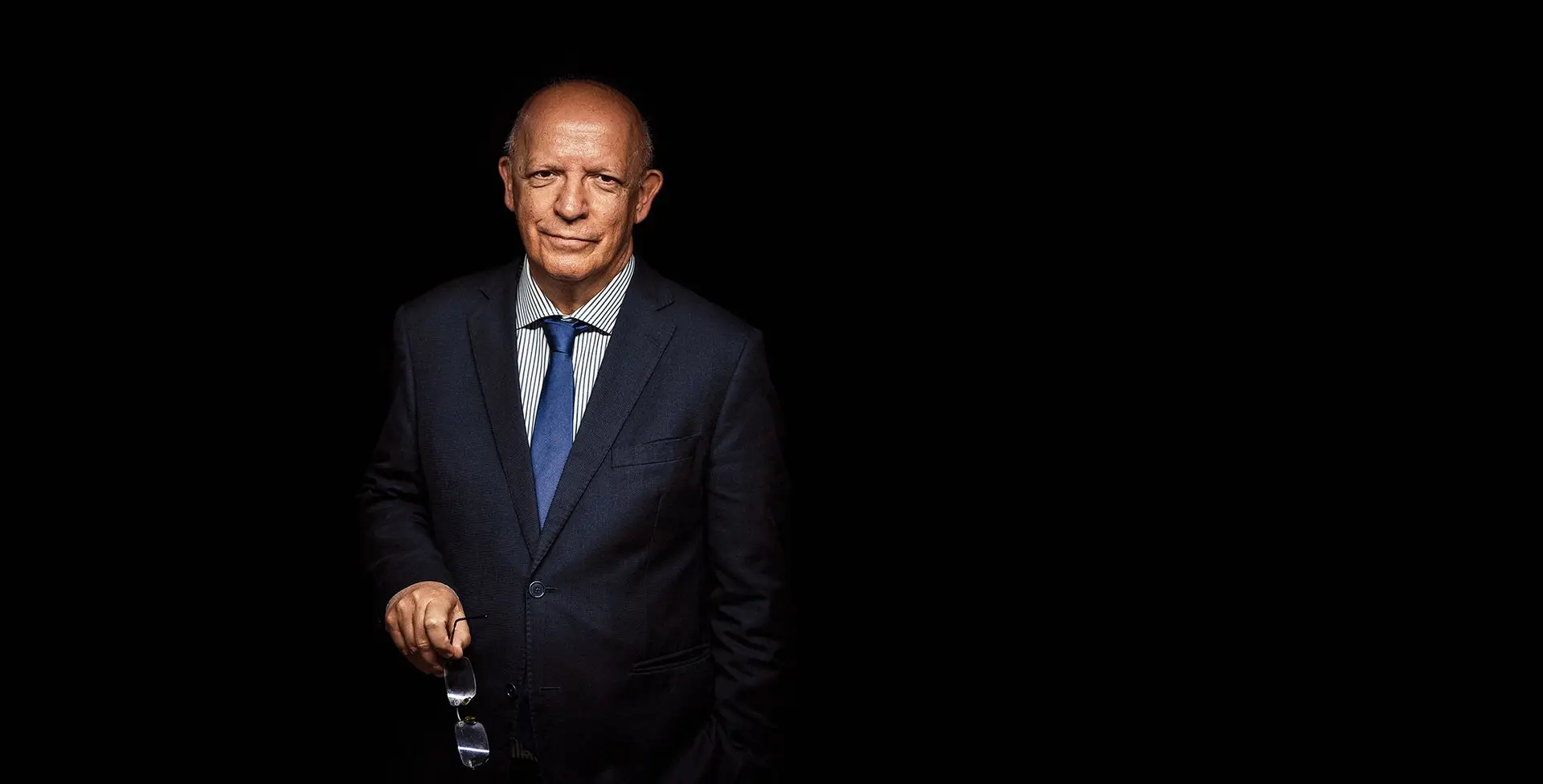 Santos Silva não será candidato a Presidente da República e abre caminho a Sampaio da Nóvoa: uma "candidatura nova, forte e independente"