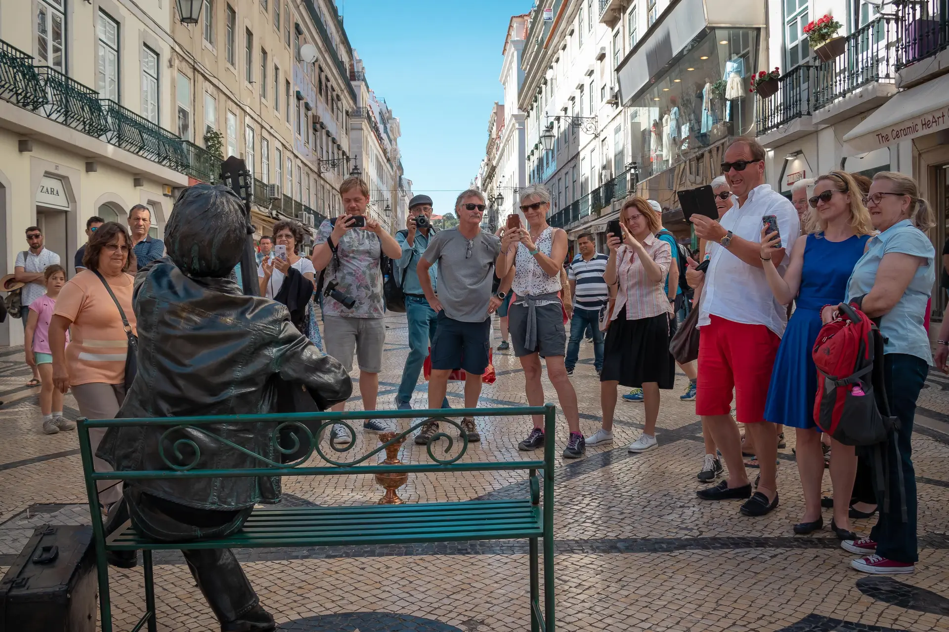 Hotelaria atenta à crise política em França e na Alemanha, mercados que asseguram um quarto das receitas turísticas em Portugal