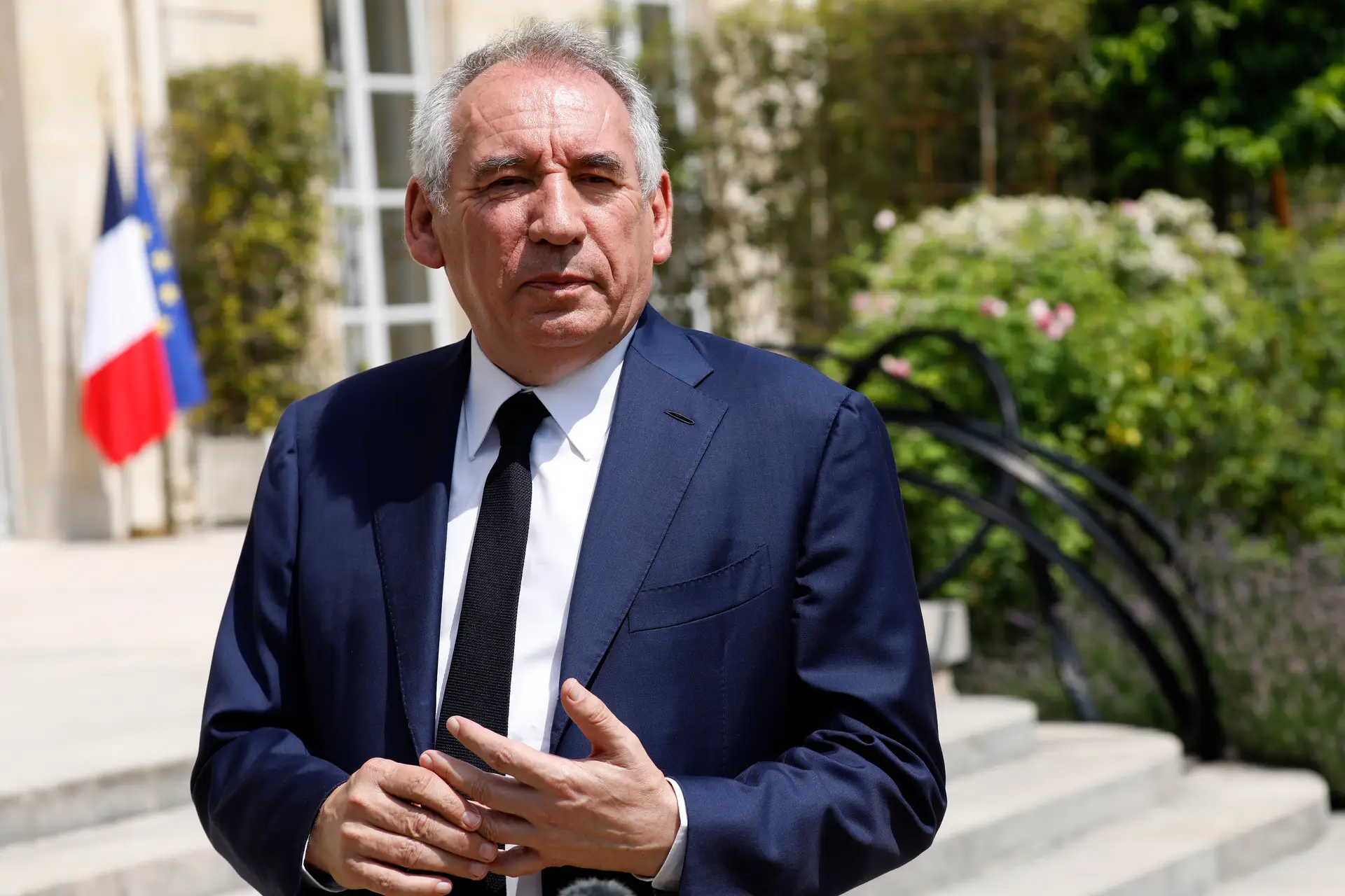 François Bayrou é o novo primeiro-ministro de França