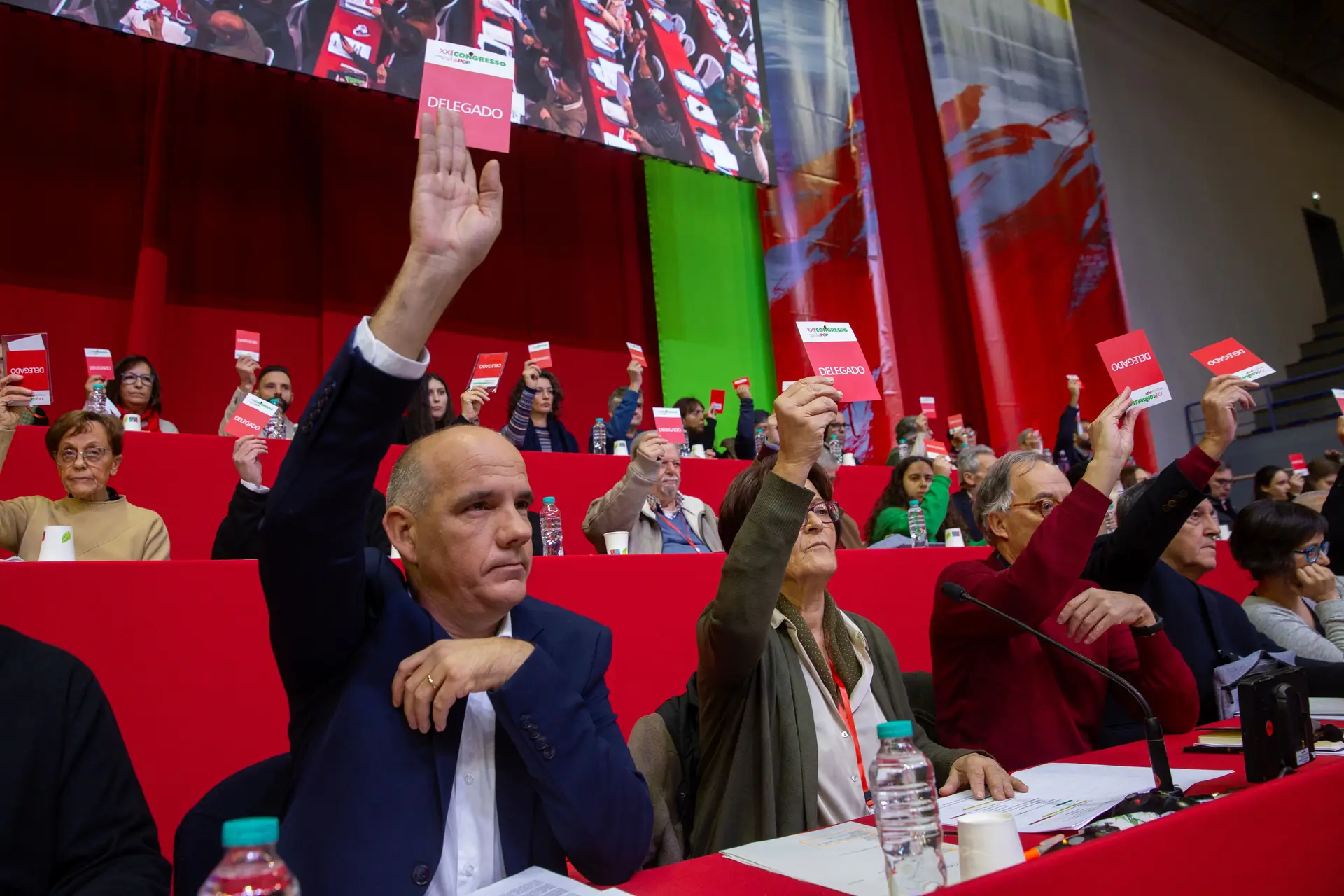 XXII Congresso do PCP 15-12-2024Paulo Raimundo, secretário-geral do Partido Comunista Português, Fernanda Mateus e Jorge Cordeiro.