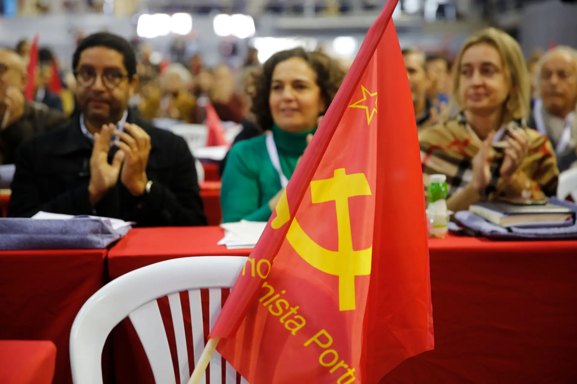 Comunistas cerram fileiras e Paulo Raimundo abre portas aos independentes: o Congresso do PCP, do Avante até à Ucrânia