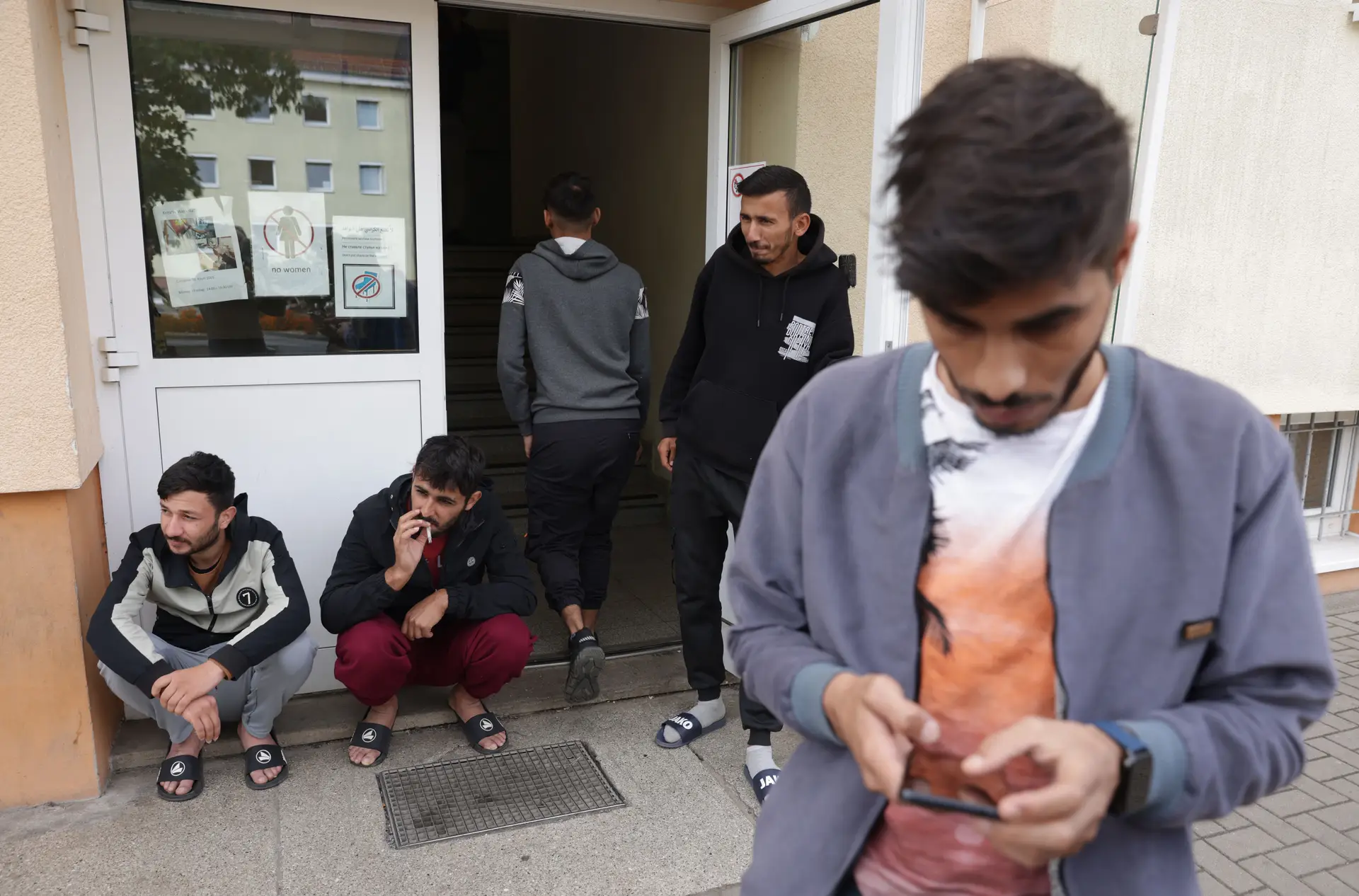 Países europeus já estão a alterar políticas de asilo de refugiados sírios: “A proteção cessa se houver uma alteração no país de origem”