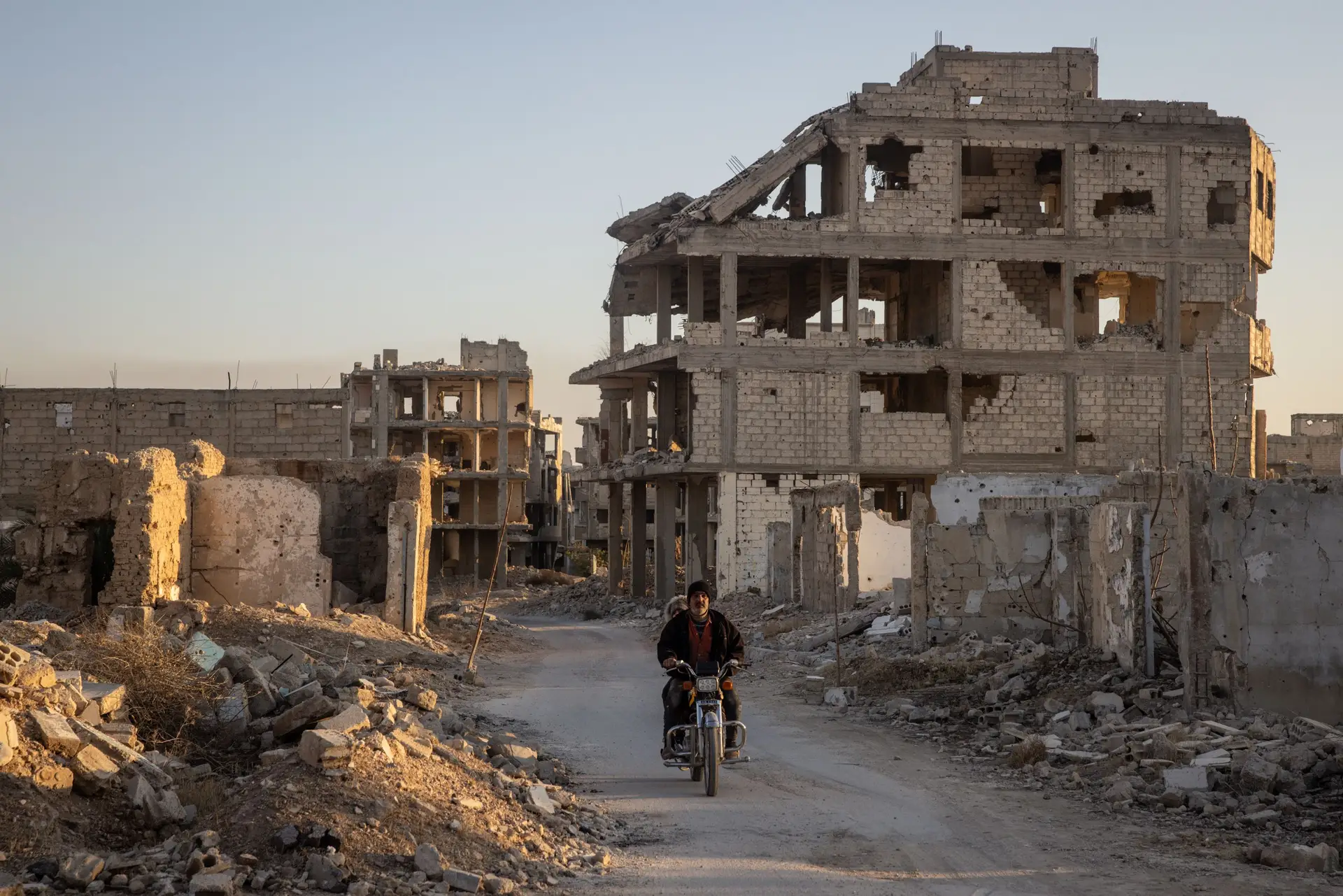 Síria: Confrontos com militantes pró-Assad fazem 14 mortos entre islamitas no poder
