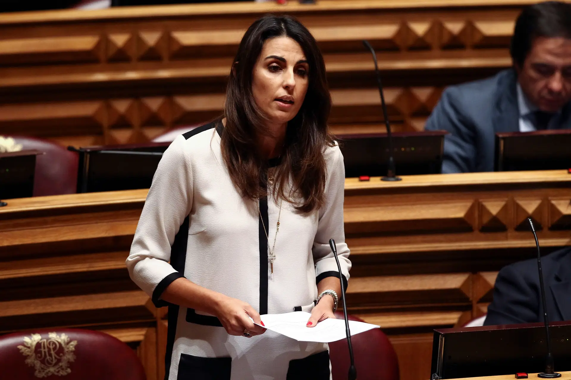 Teresa Anjinho, como deputada do CDS-PP, no Parlamento, em janeiro de 2015