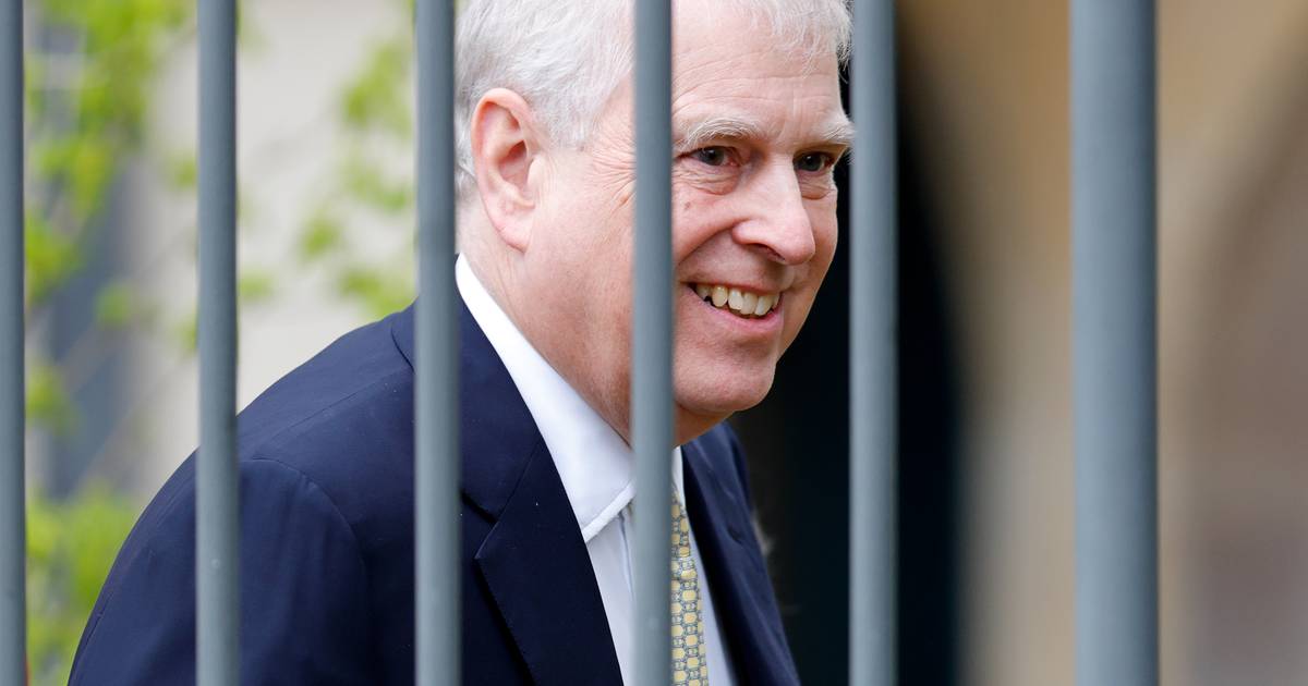 Príncipe André deixará de usar títulos, mesmo o de Duque de Iorque, anuncia Palácio de Buckingham