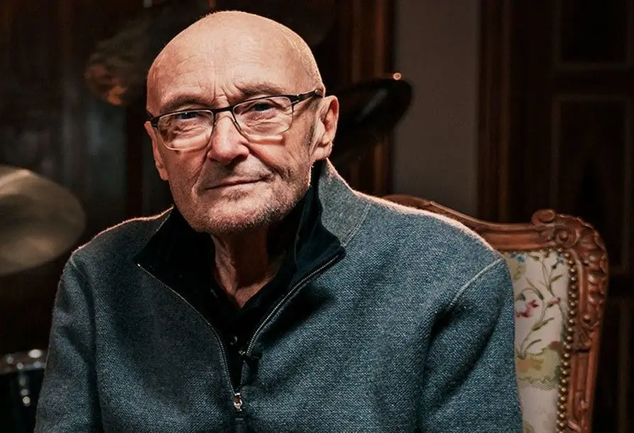 “Passei a vida toda a tocar bateria. De repente, não conseguir fazê-lo é um choque”: Phil Collins partilha estado de saúde