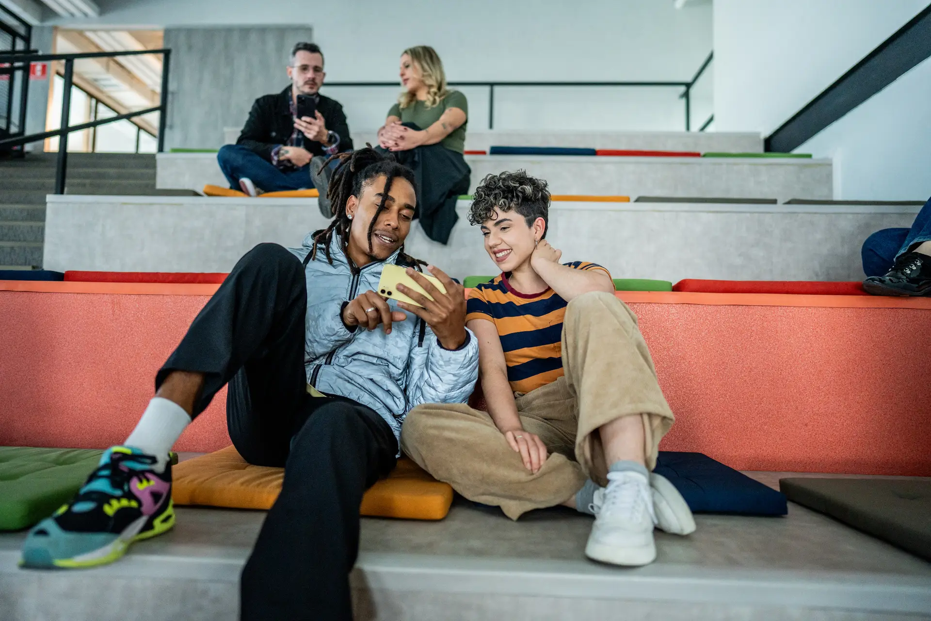 Brasil proíbe estudantes de usar telemóveis nas escolas