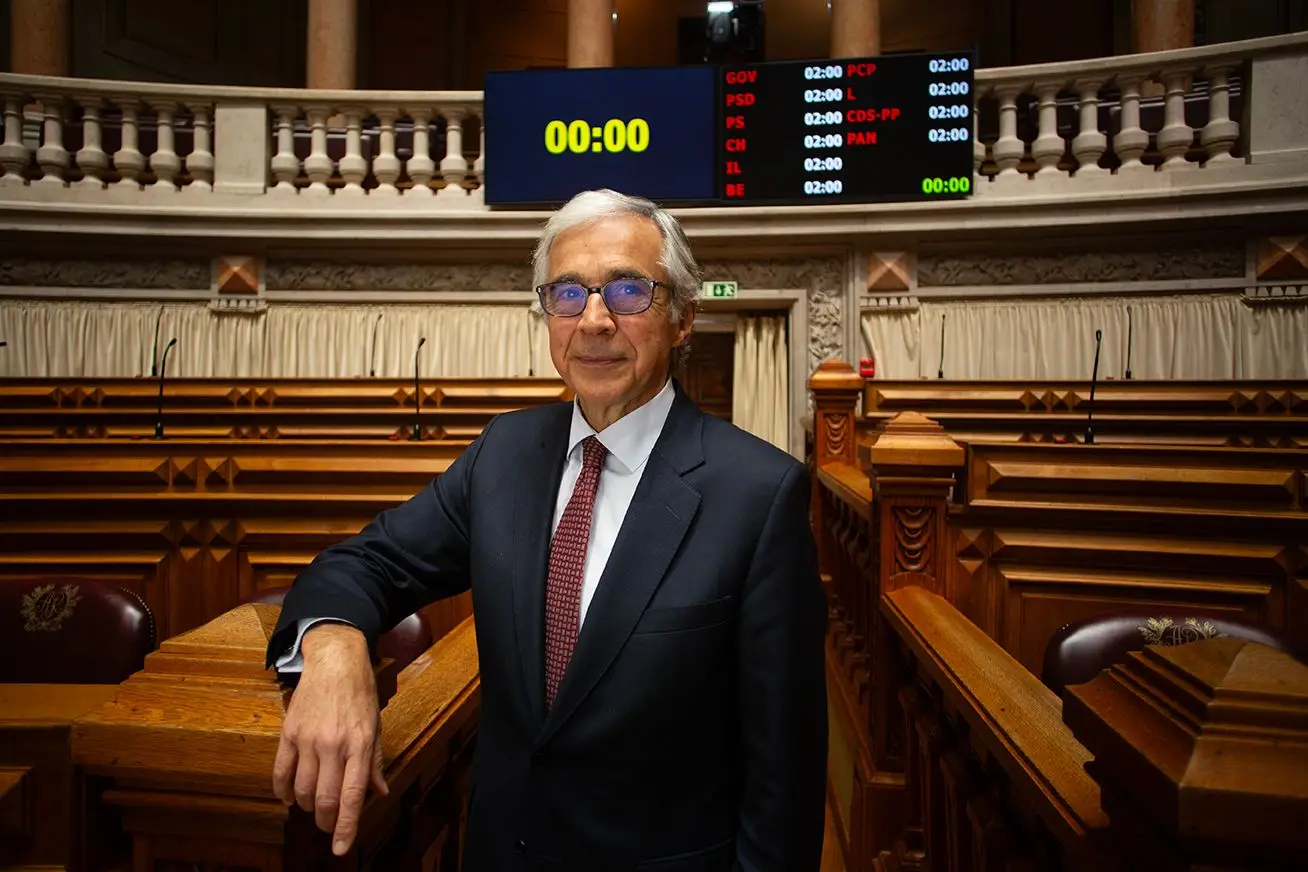 Presidente da AR remete para os partidos a alteração do regimento sobre insultos
