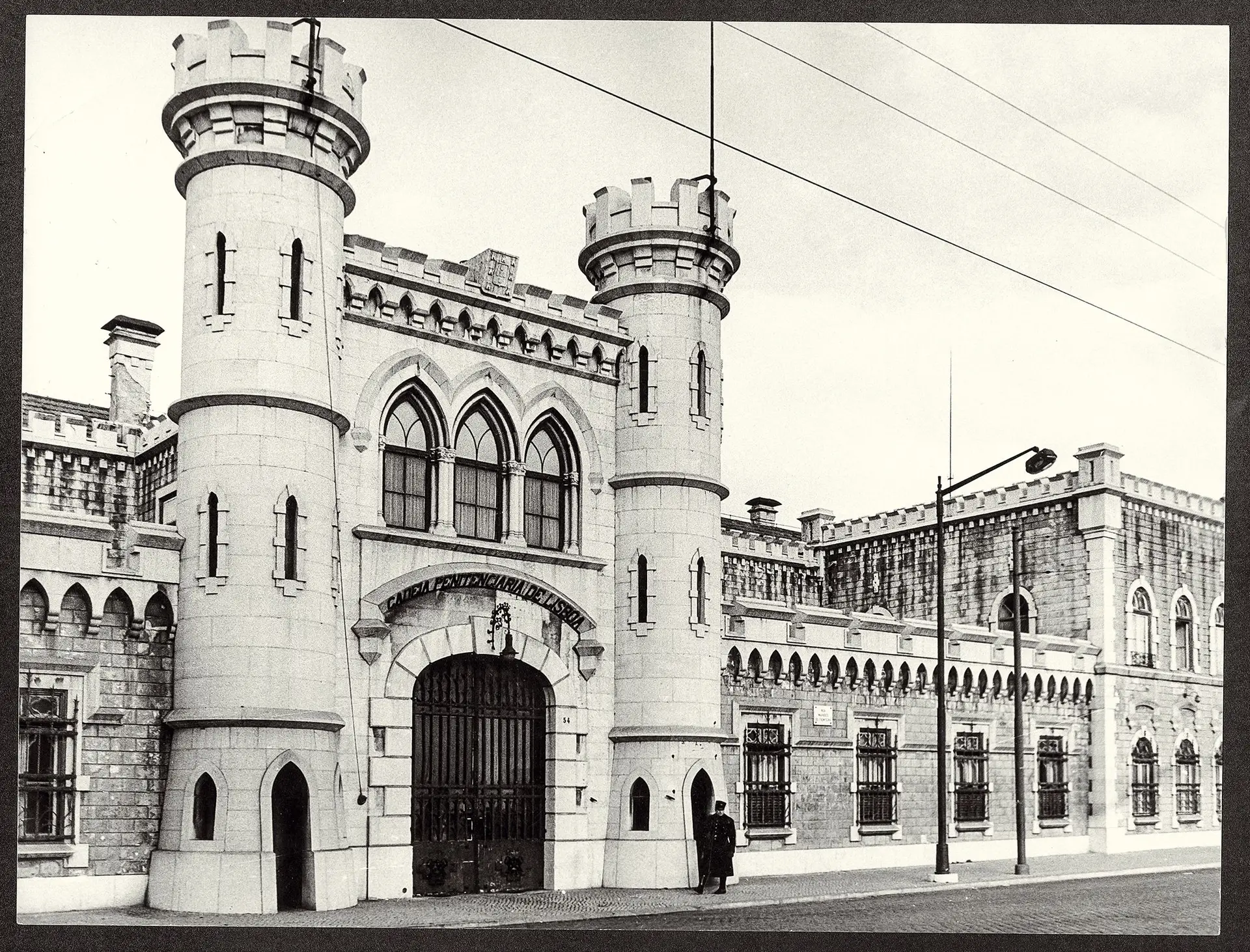 A cadeia maldita que ninguém consegue fechar: toda a história da Penitenciária de Lisboa