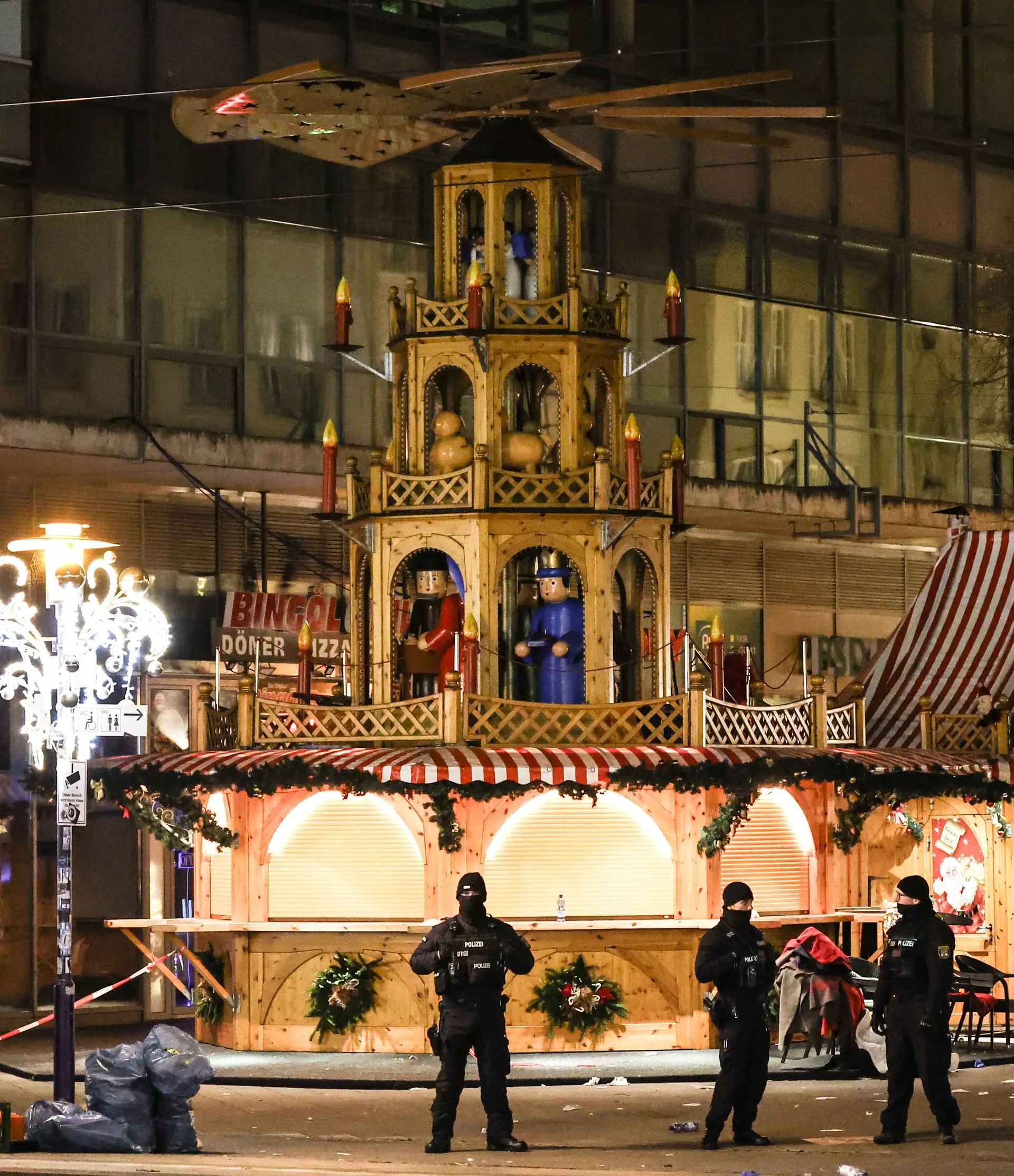 Cinco mortos, 200 feridos e um rastilho para a extrema-direita: os efeitos do atropelamento no mercado de Natal de Magdeburgo