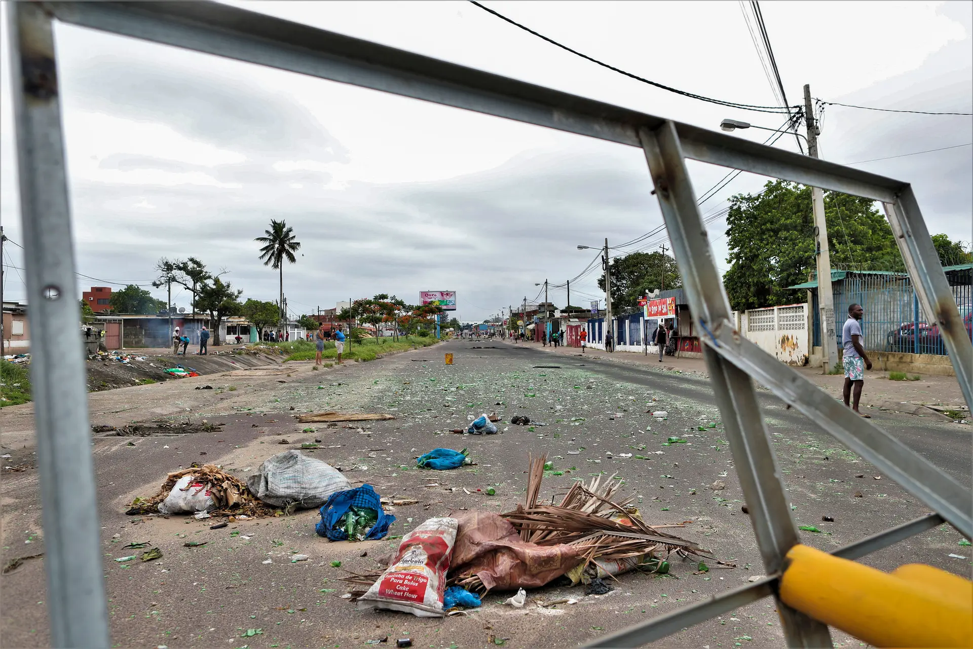 “Eles saíram com a roupa civil, para se misturarem com as pessoas, para semearem o caos”: a fuga de prisões de alta segurança em Moçambique