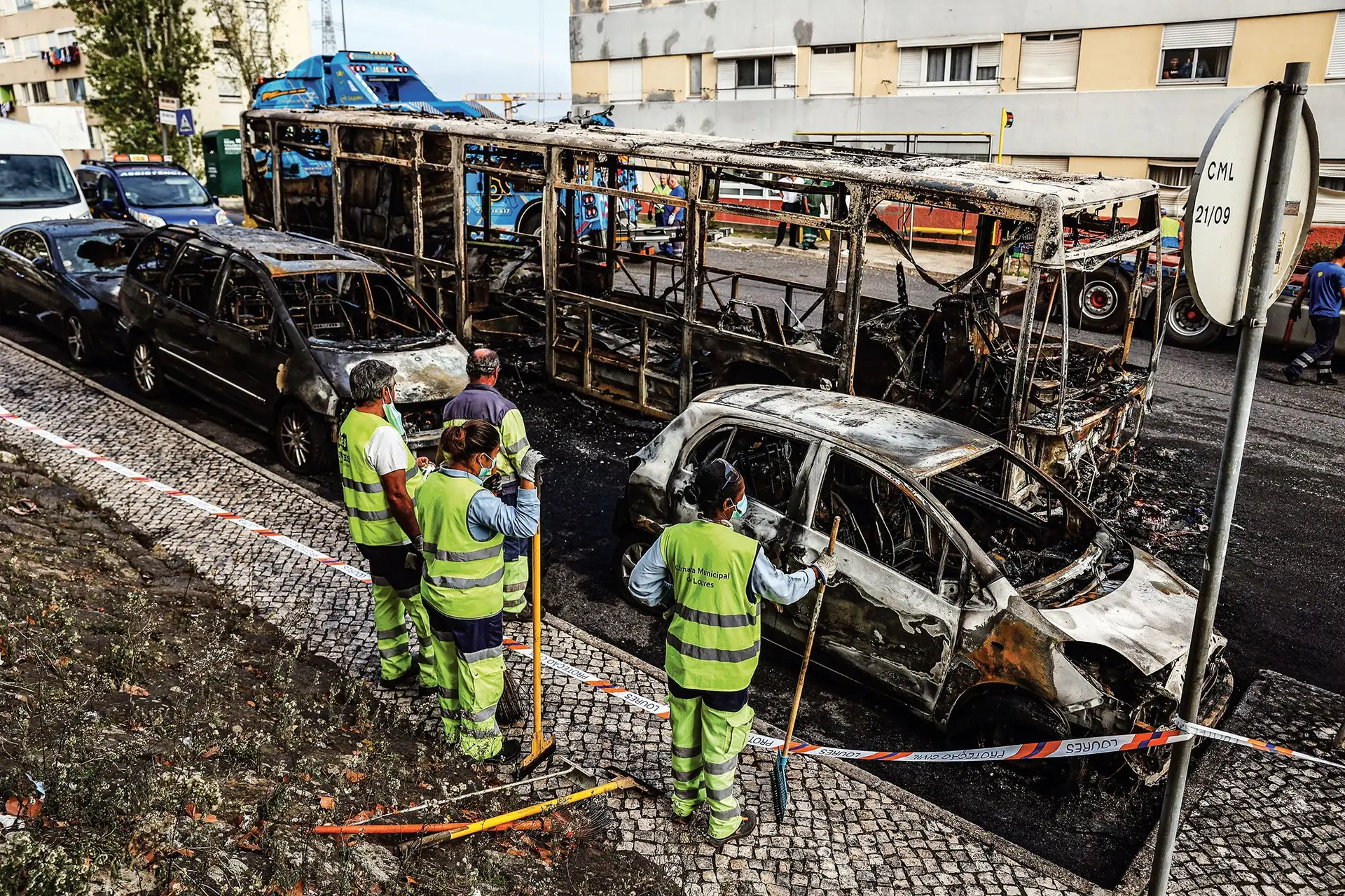 A PSP registou cerca de 150 ocorrências de desordem e incêndio na Grande Lisboa. Houve estradas barricadas, emboscadas à polícia, esquadras atingidas com engenhos pirotécnicos e mobiliário urbano, carros e autocarros incendiados