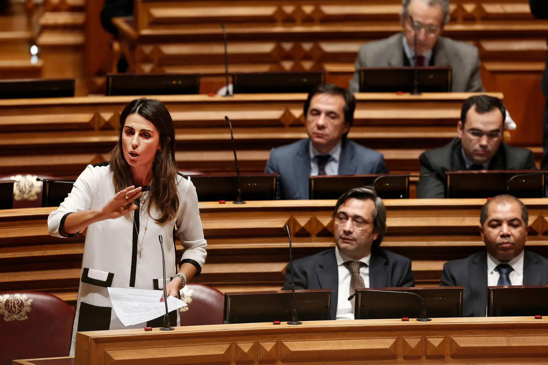 Teresa Anjinho: perfil da “convicta” centrista que fala a todos e virou provedora europeia