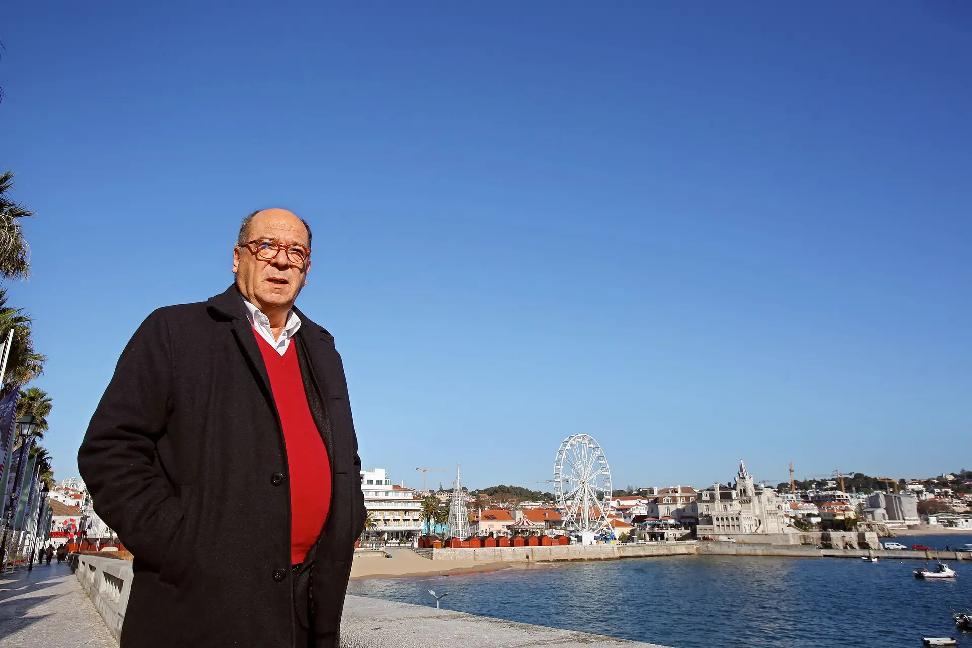 O autarca, fotografado na baía de Cascais, vai sair três mandatos depois
