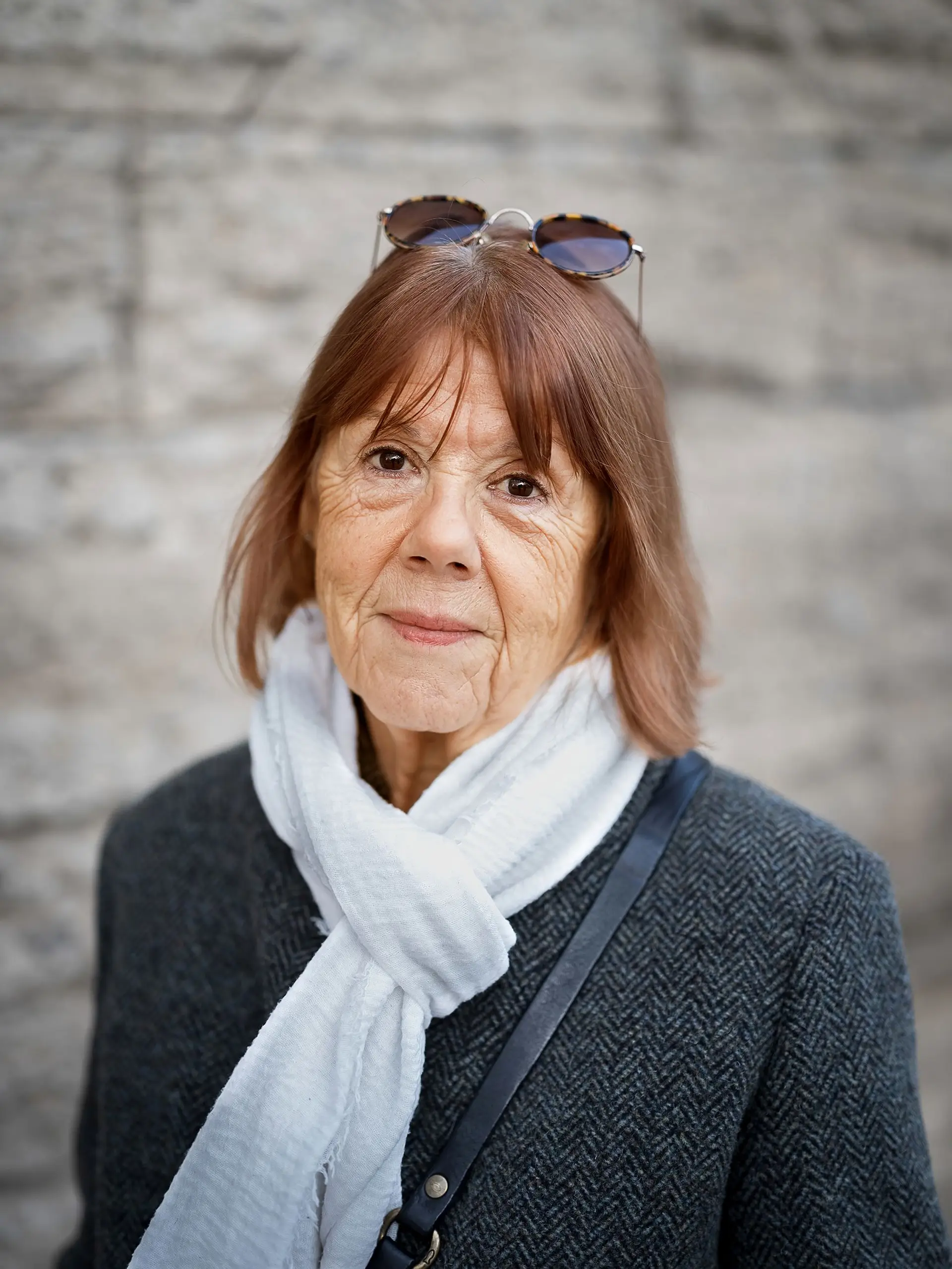 Gisèle Pelicot, um mulher francesa “banal”, tornou-se um verdadeiro símbolo na luta contra a violência sexual depois de ter tornado públicos os crimes de violação que o seu marido organizou com 51 homens ao longo de nove anos