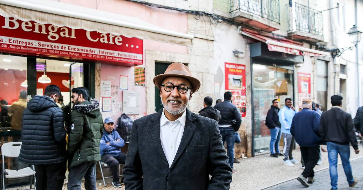 Comunidade do Bangladeche indignada com cartaz de Ventura: “Este racismo não existia em Portugal. Os portugueses não são assim”