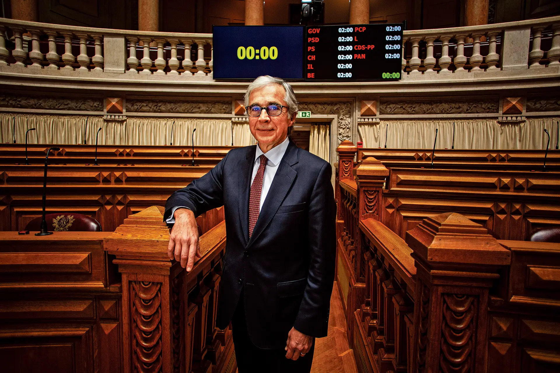 Presidente da Assembleia da República fotografado no plenário onde deu a entrevista ao Expresso, na véspera de Natal