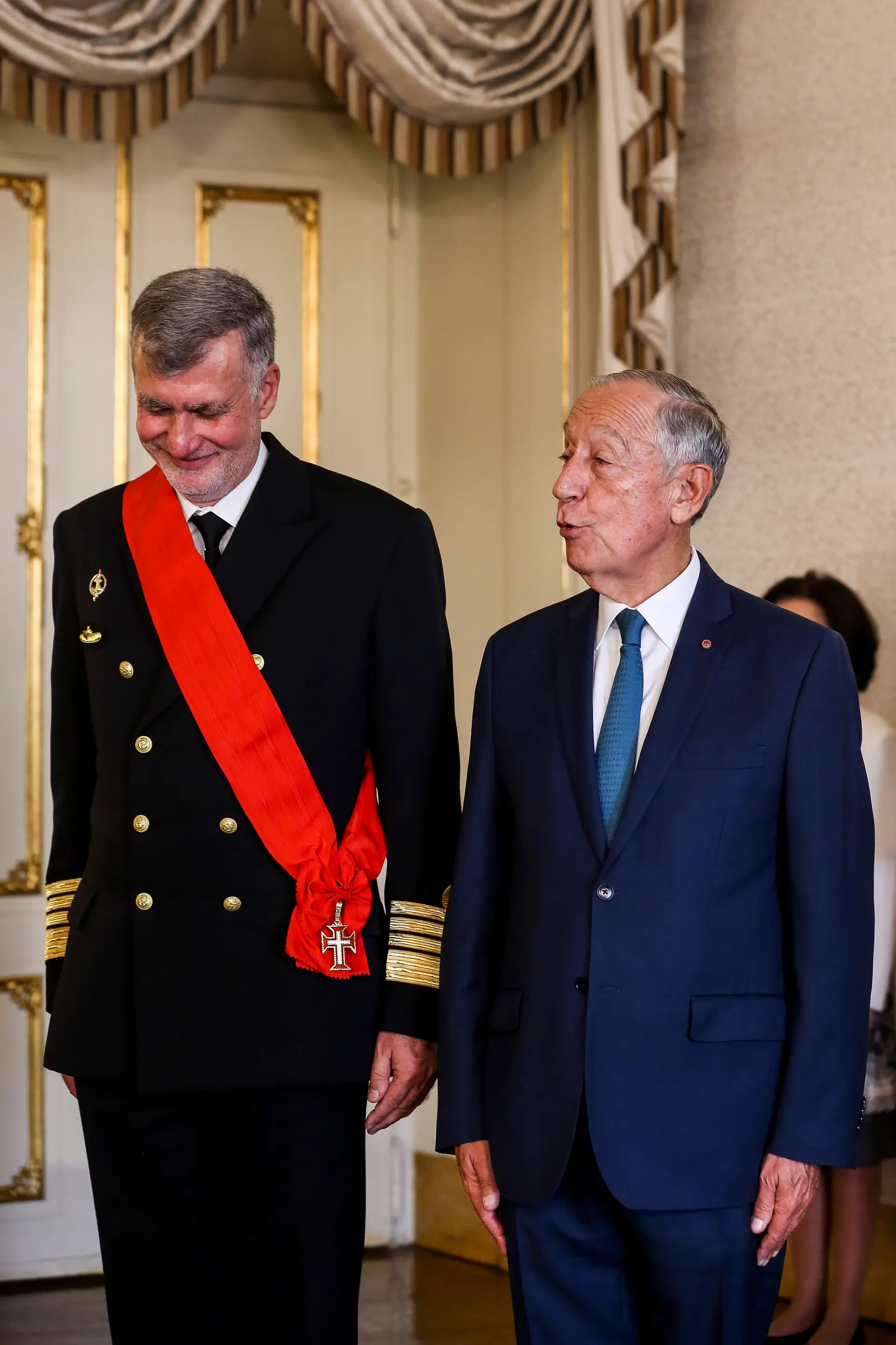 Marcelo Rebelo de Sousa condecora Almirante Gouveia e Melo com a Grâ-Cruz da Ordem de Cristo.