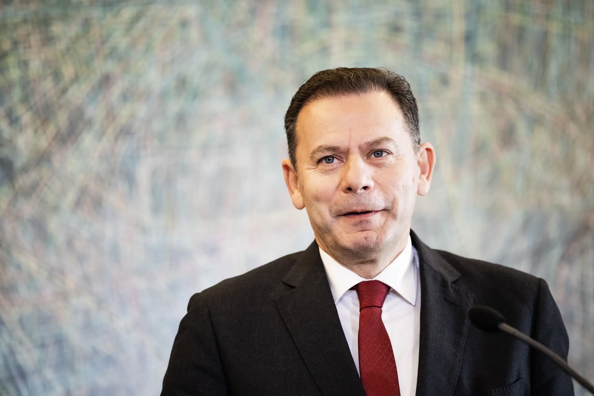 Montenegro pede "máxima contenção" às autoridades moçambicanas