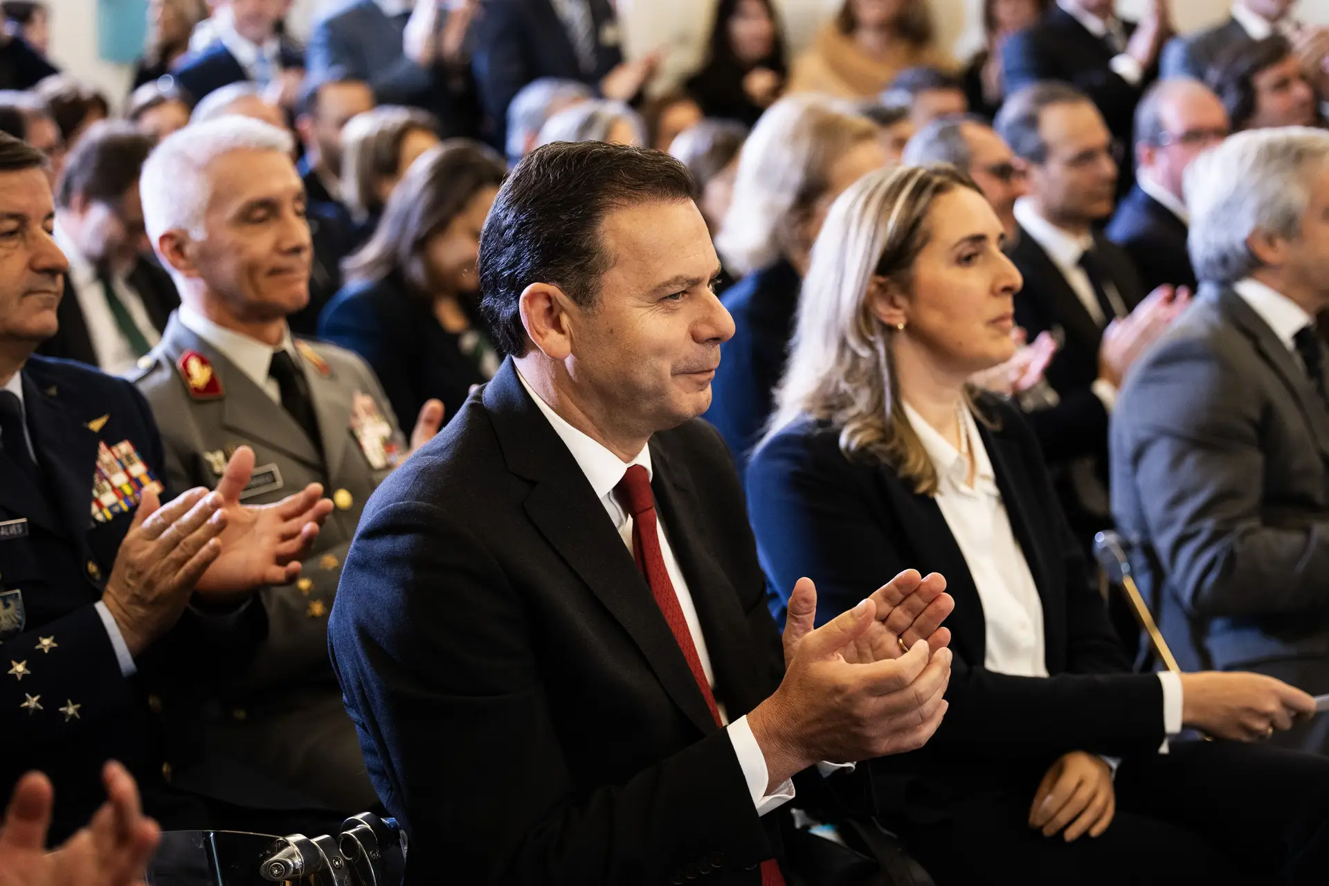 Primeiro-ministro confessa-se "atónito" com "discussão pública" sobre segurança